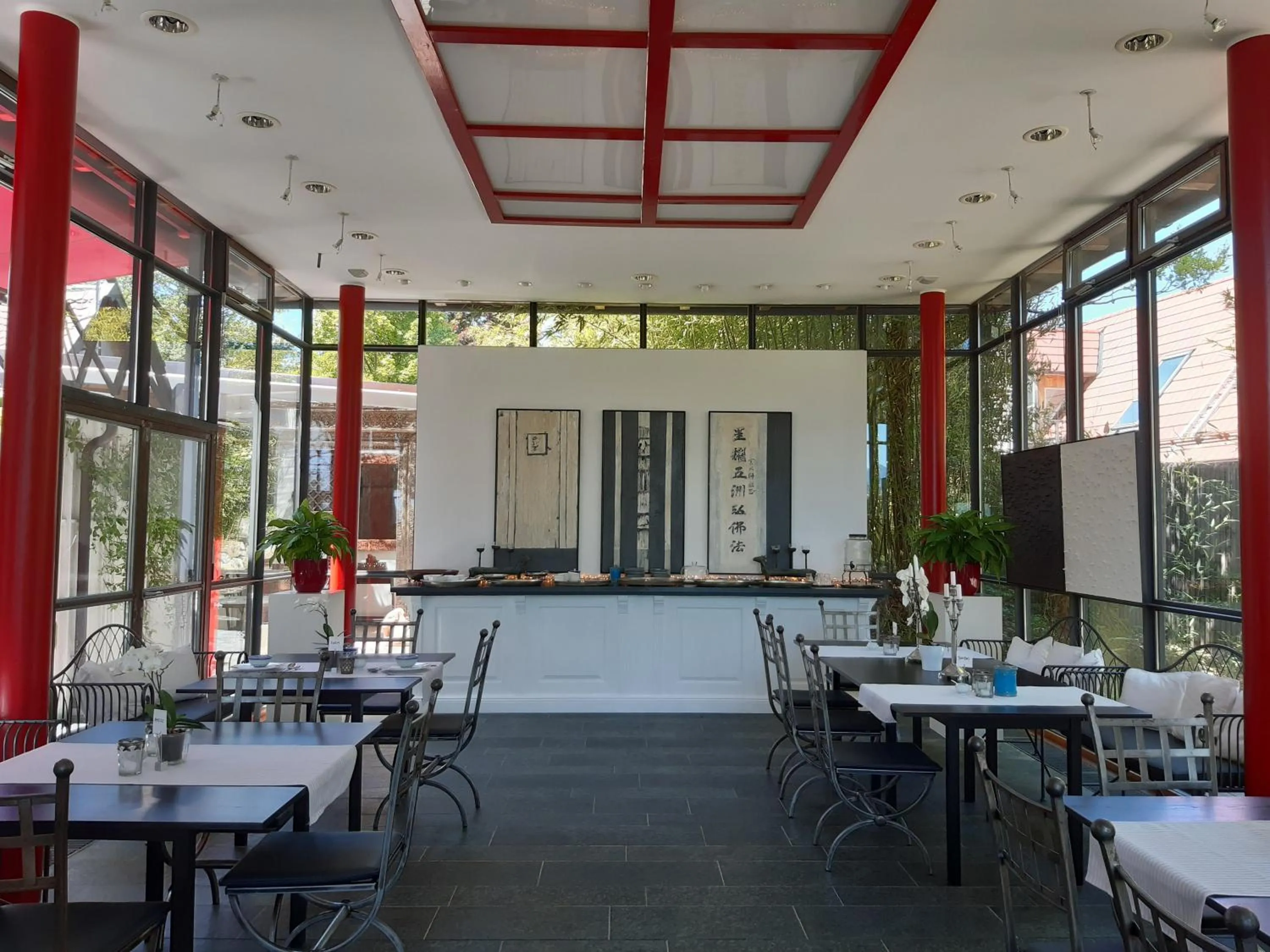 Restaurant/places to eat in Am Eichholz Galerie & Art-Hotel