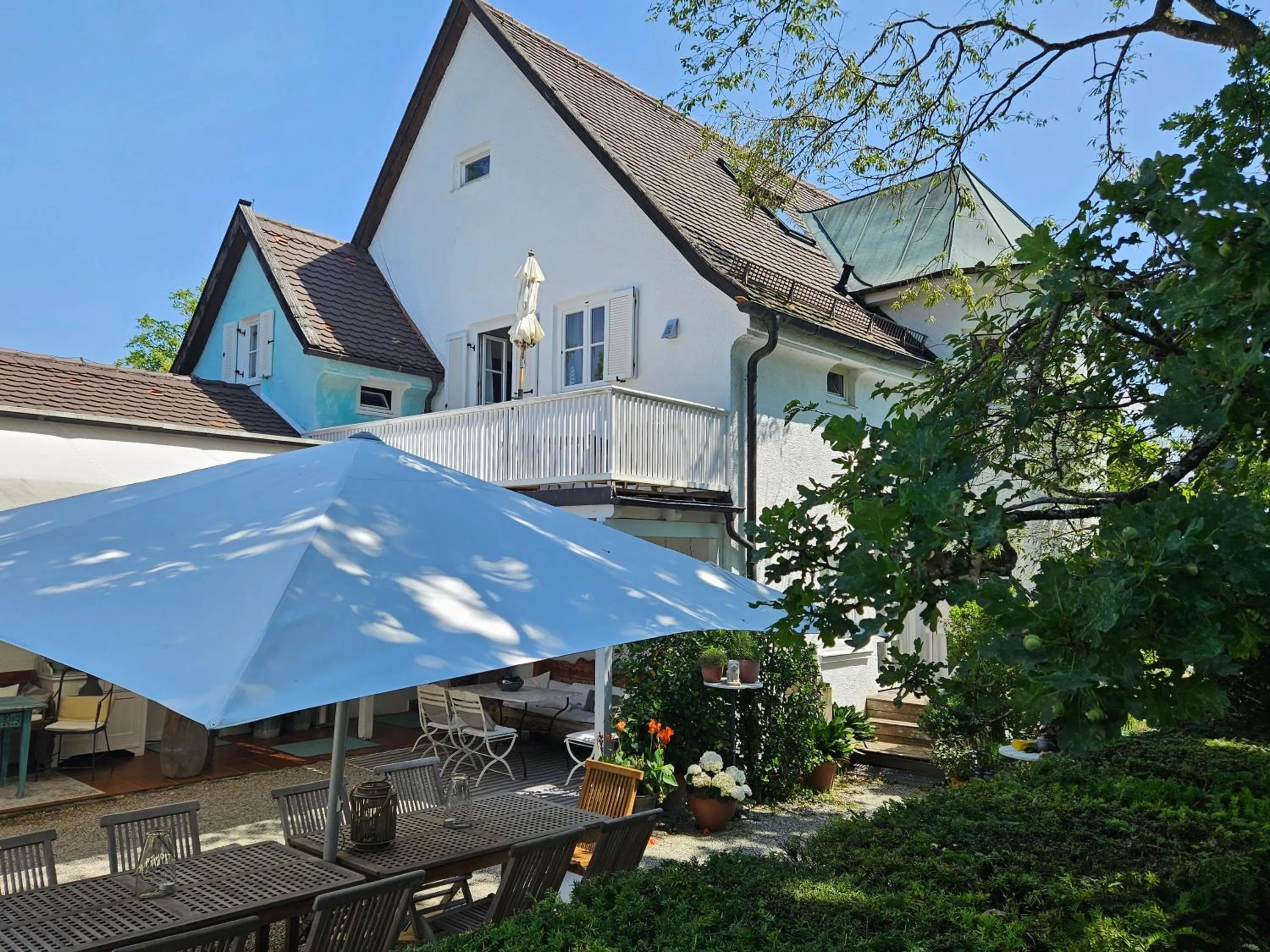 Property building in Am Eichholz Galerie & Art-Hotel
