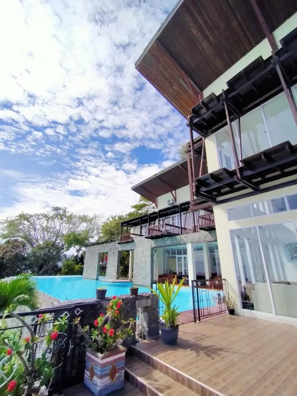 Tiara Bunga Hotel & Villa