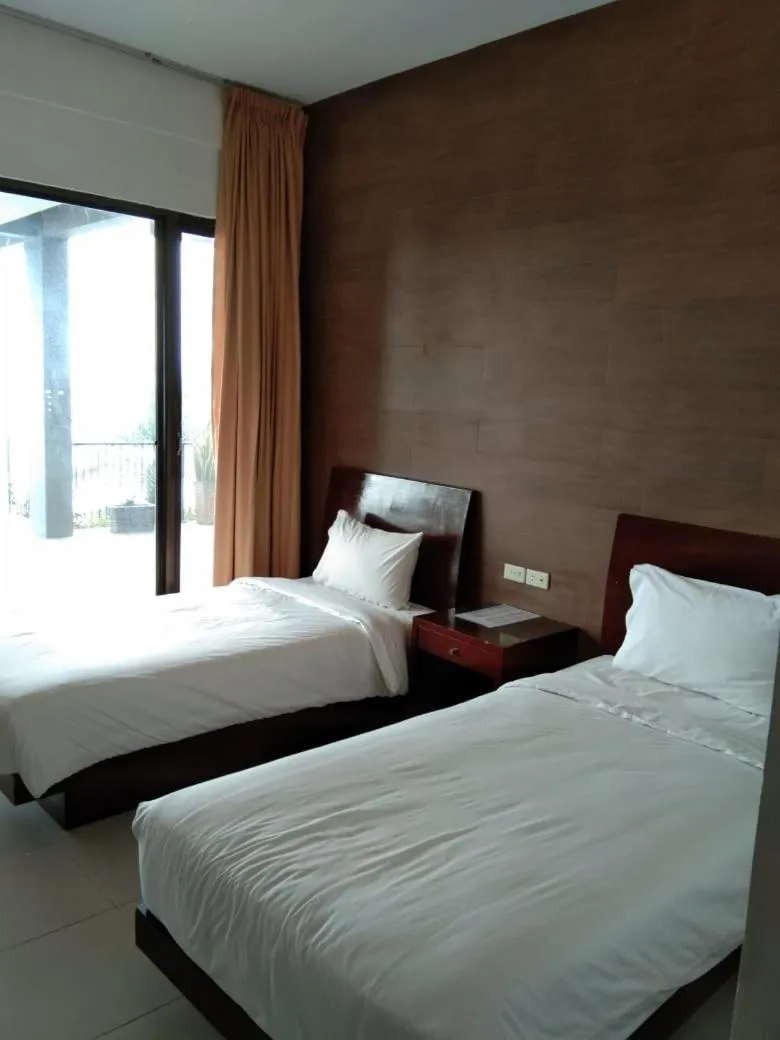 Bed in Tiara Bunga Hotel & Villa