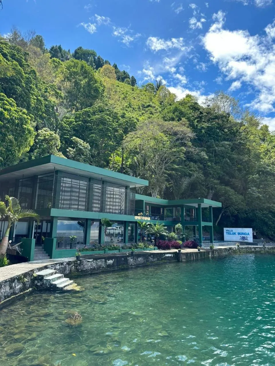 Tiara Bunga Hotel & Villa