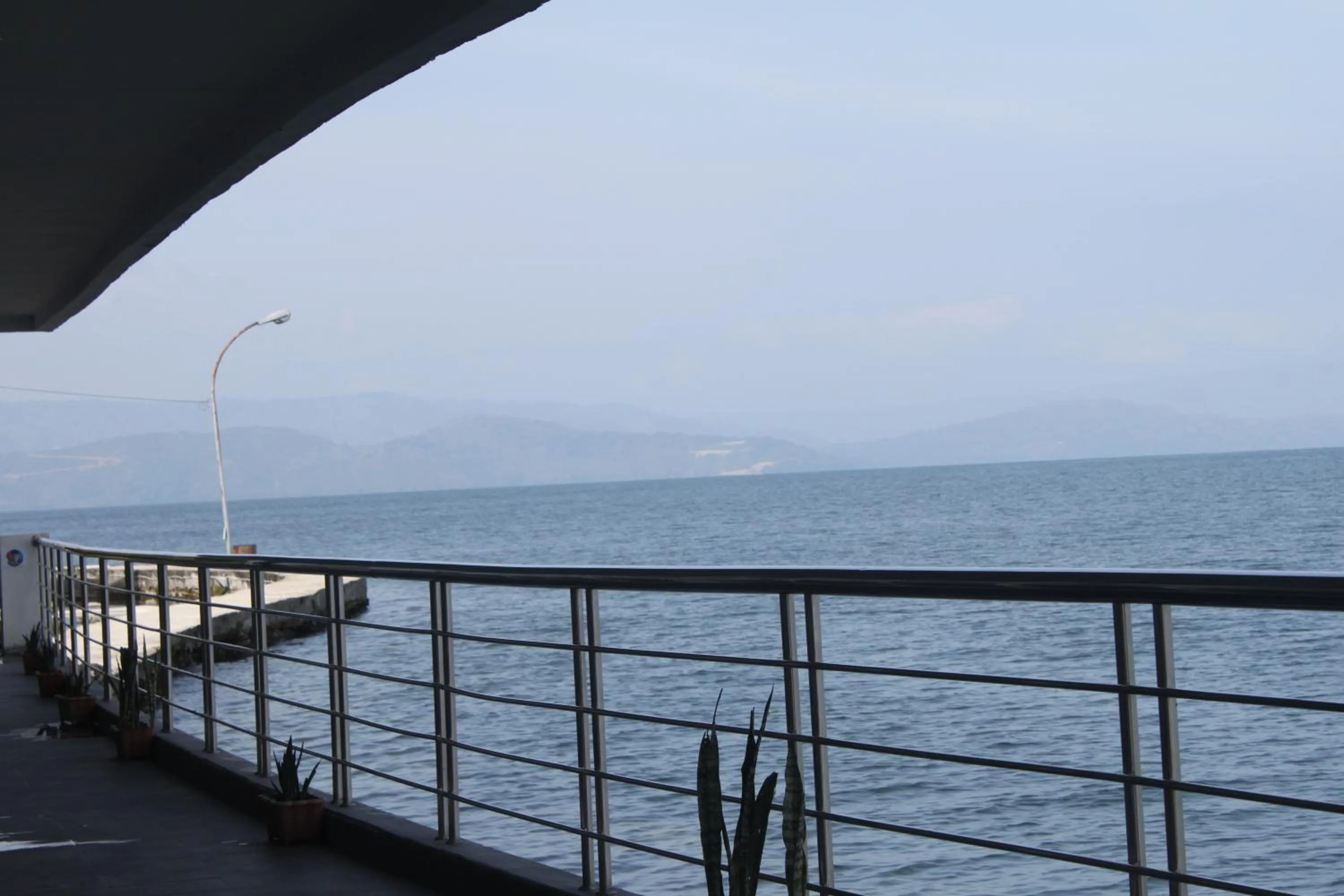 Restaurant/places to eat in Tiara Bunga Hotel & Villa