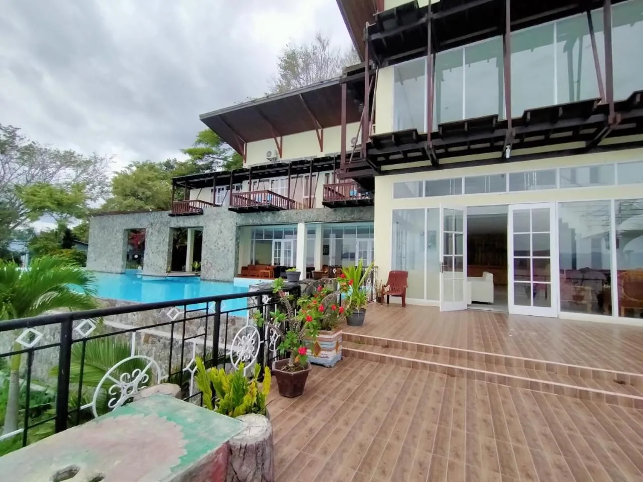 Tiara Bunga Hotel & Villa