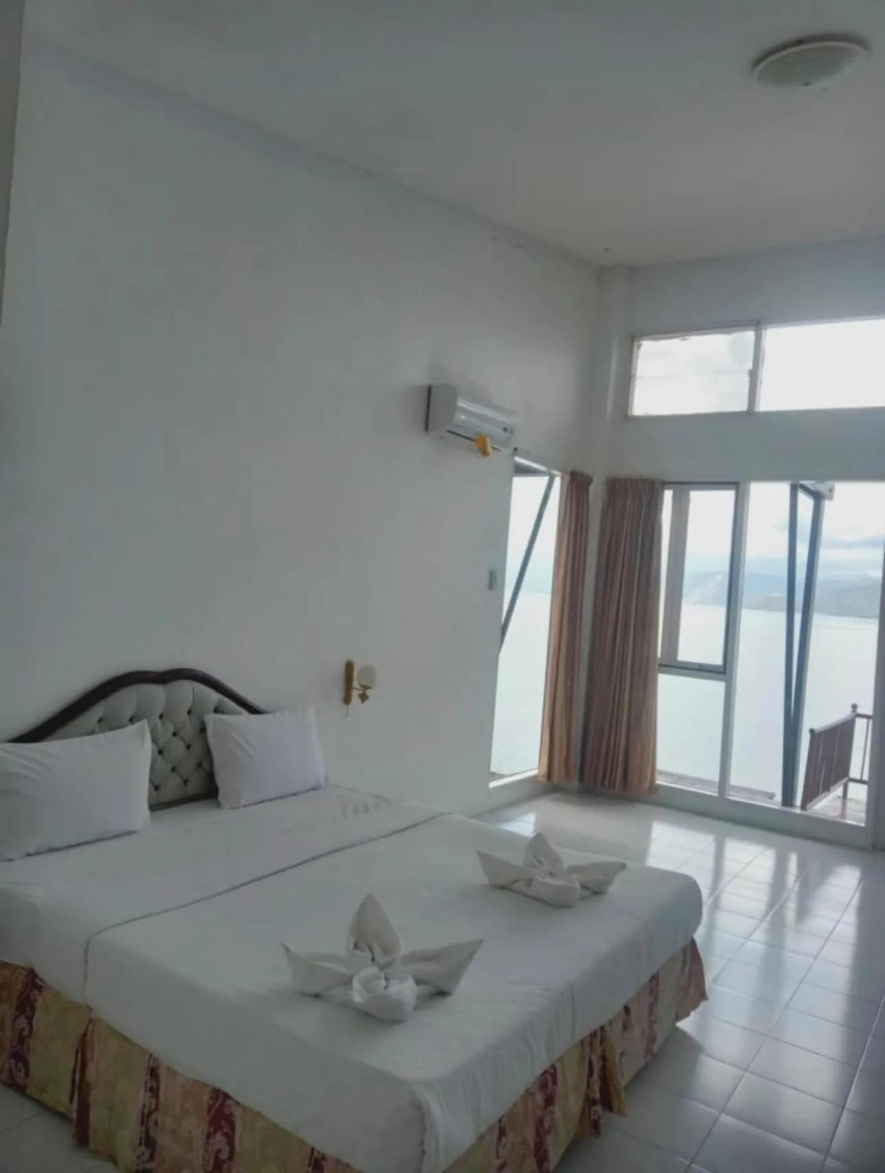 Bed in Tiara Bunga Hotel & Villa