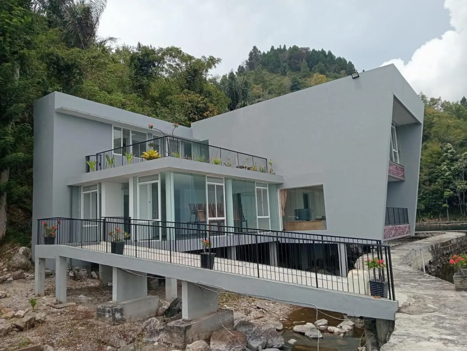 Tiara Bunga Hotel & Villa