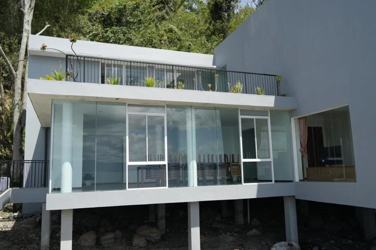 Tiara Bunga Hotel & Villa