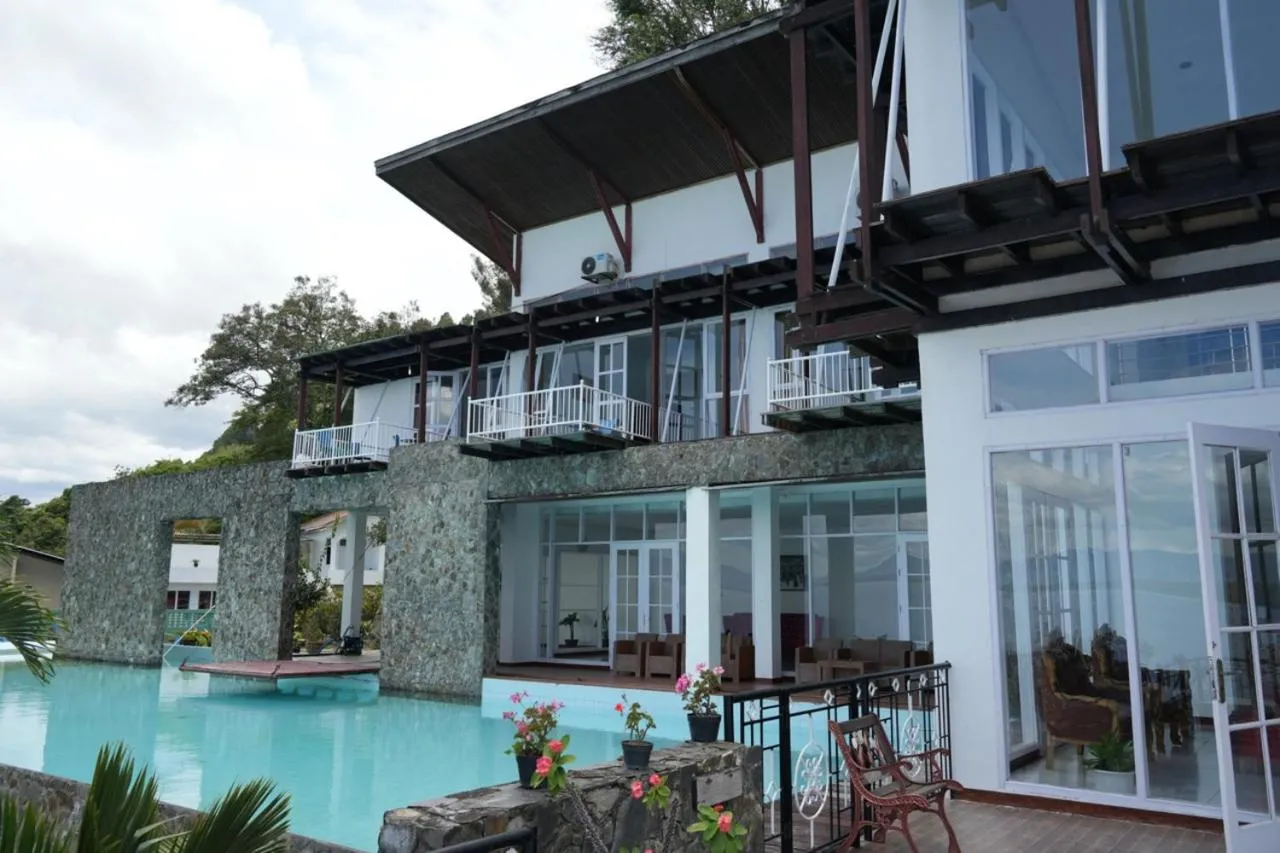 Tiara Bunga Hotel & Villa