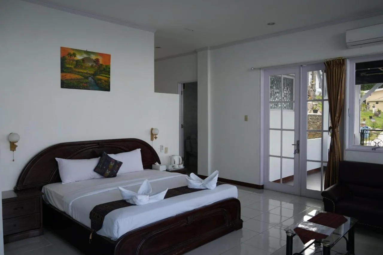 Bed in Tiara Bunga Hotel & Villa