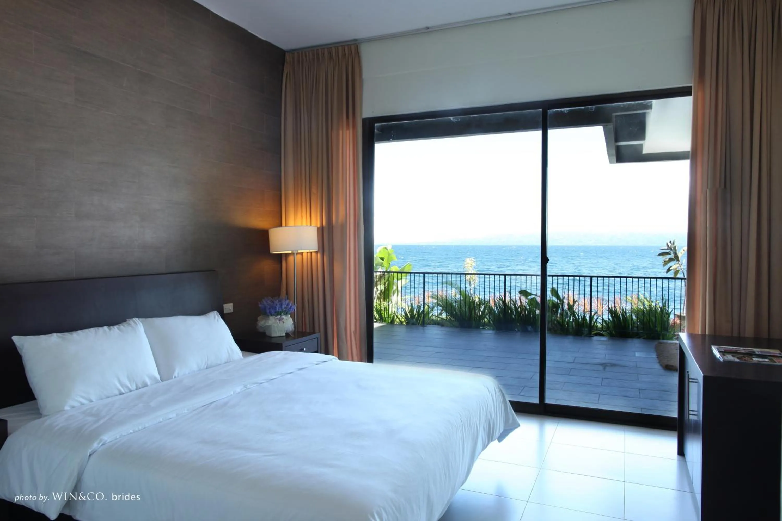 Balcony/Terrace, Bed in Tiara Bunga Hotel & Villa