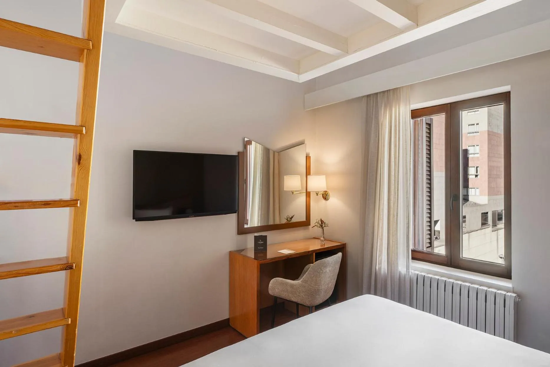 Photo of the whole room, Bed in Hotel de l'Isard