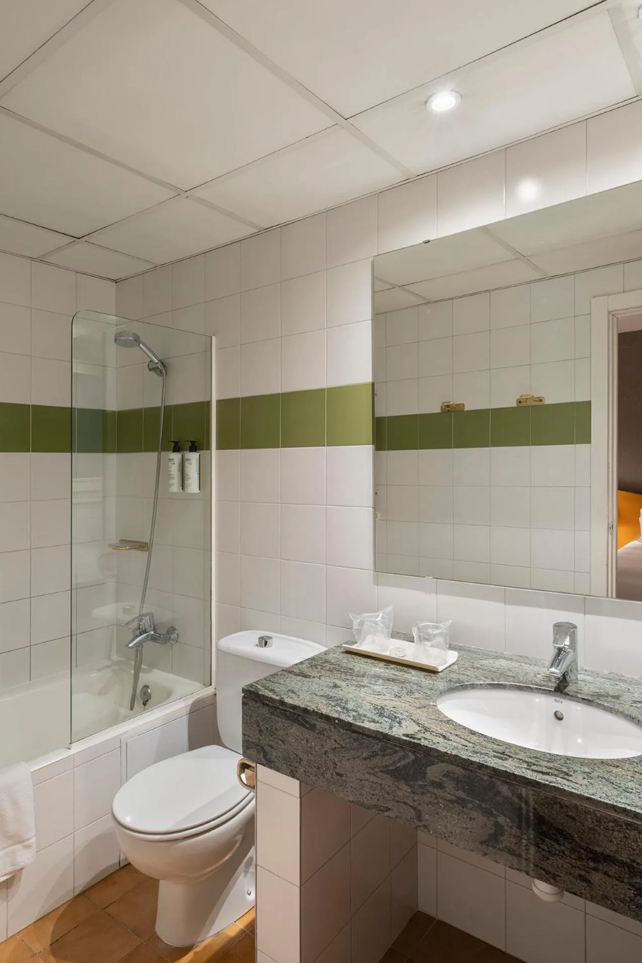 Shower in Hotel de l'Isard