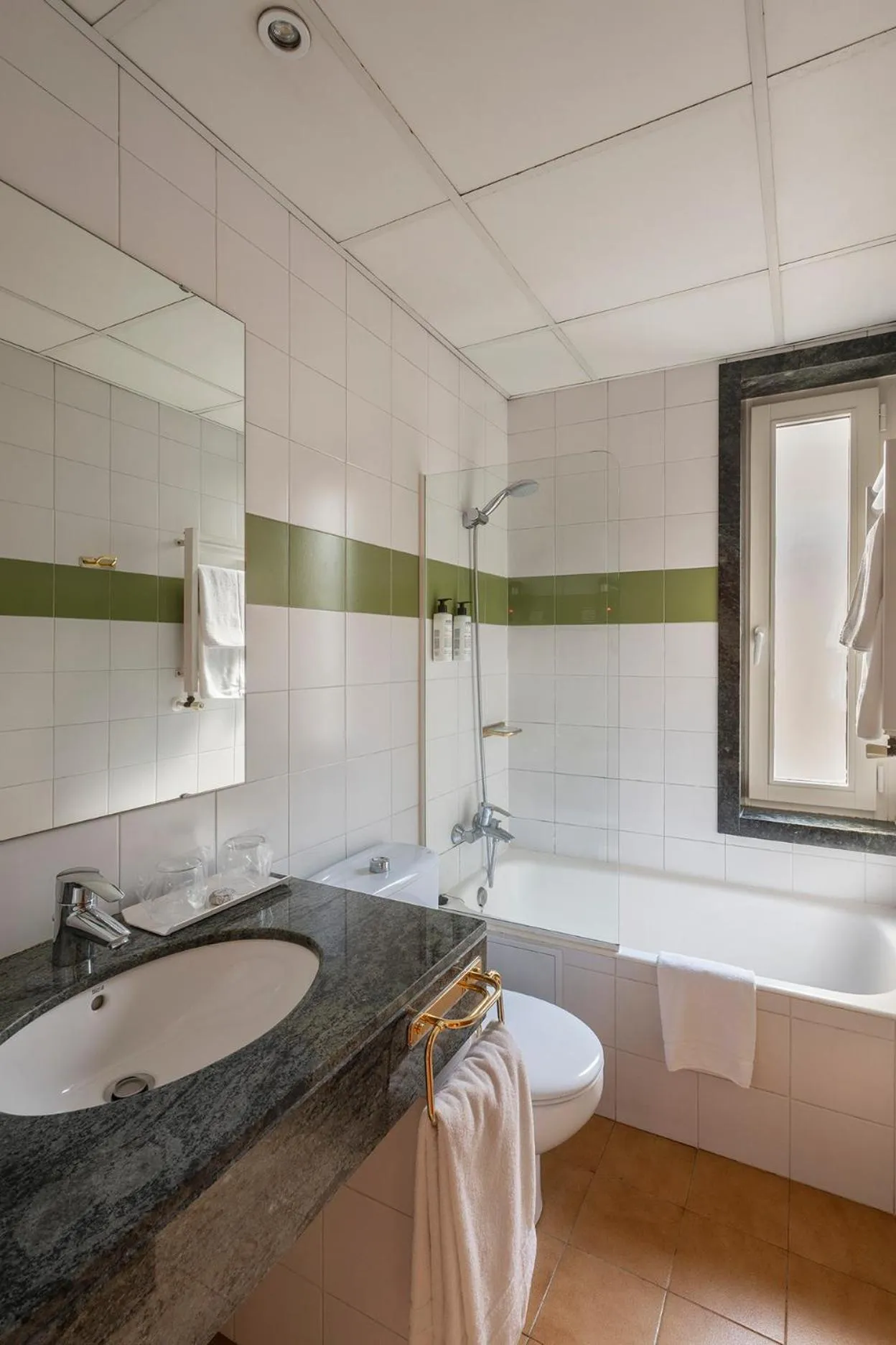 Shower in Hotel de l'Isard