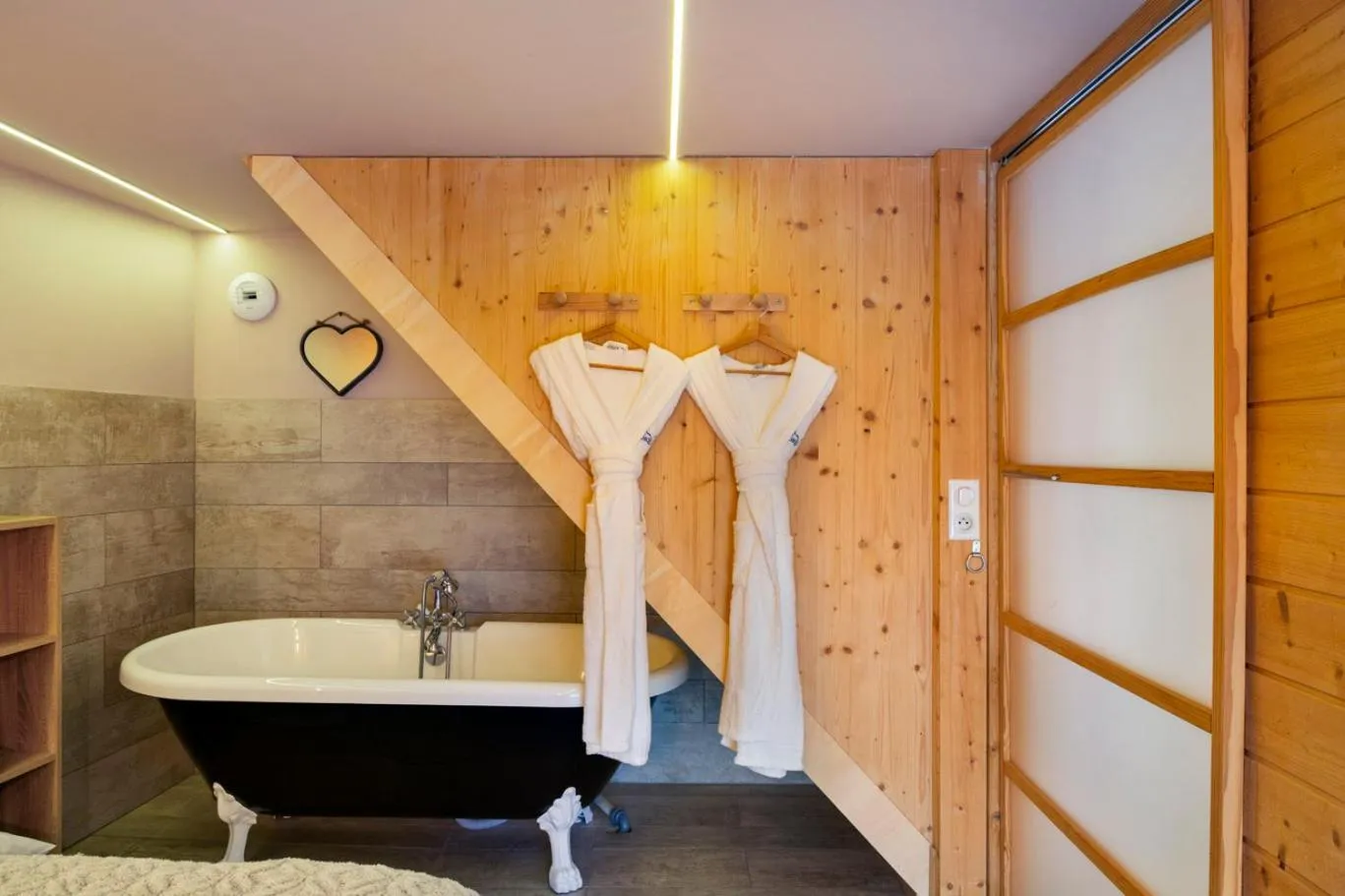 Photo of the whole room, Bed in Domaine du Hirtz, Restaurant & Spa