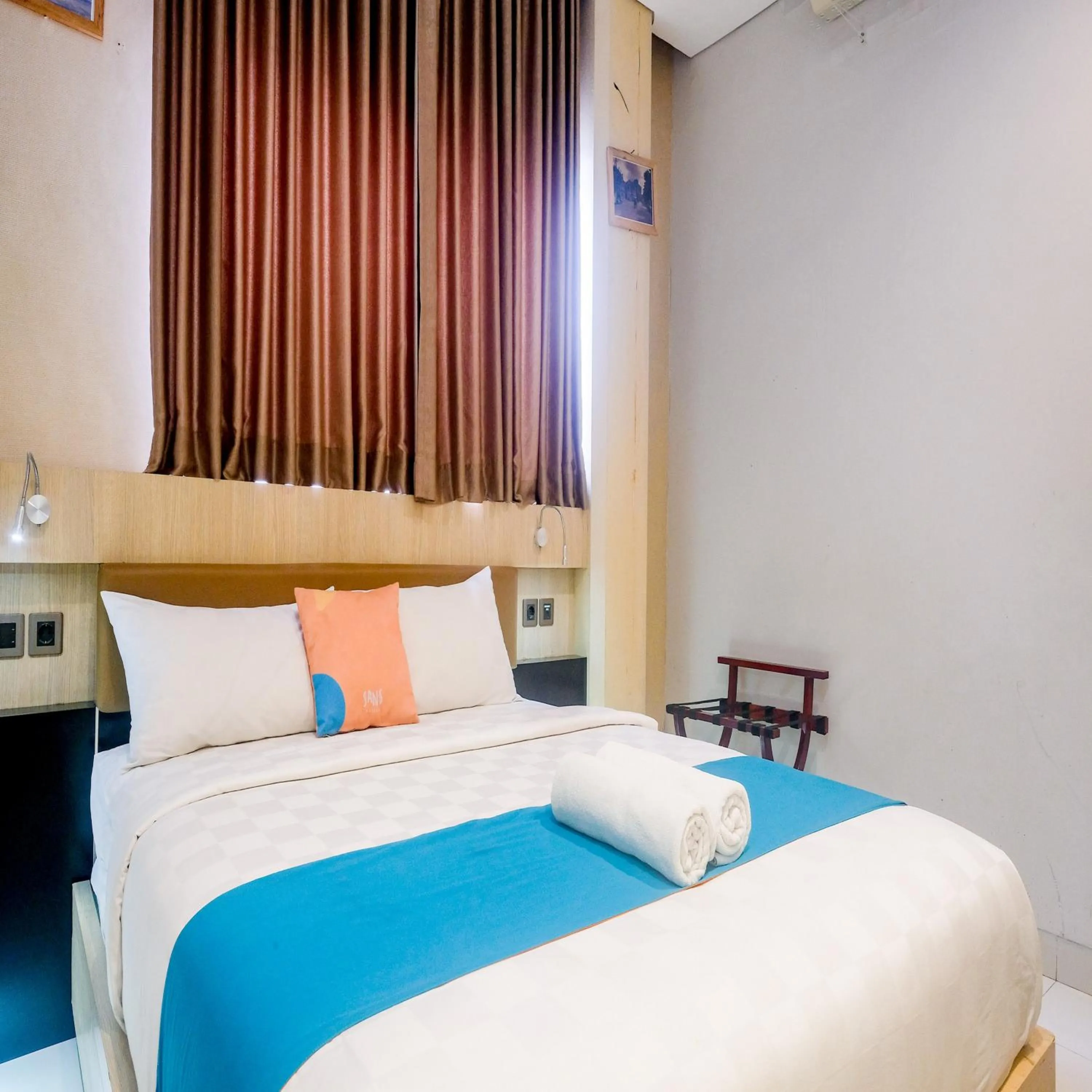Bedroom, Bed in Sans Vibes Hotel Grand Omah Sastro Gejayan