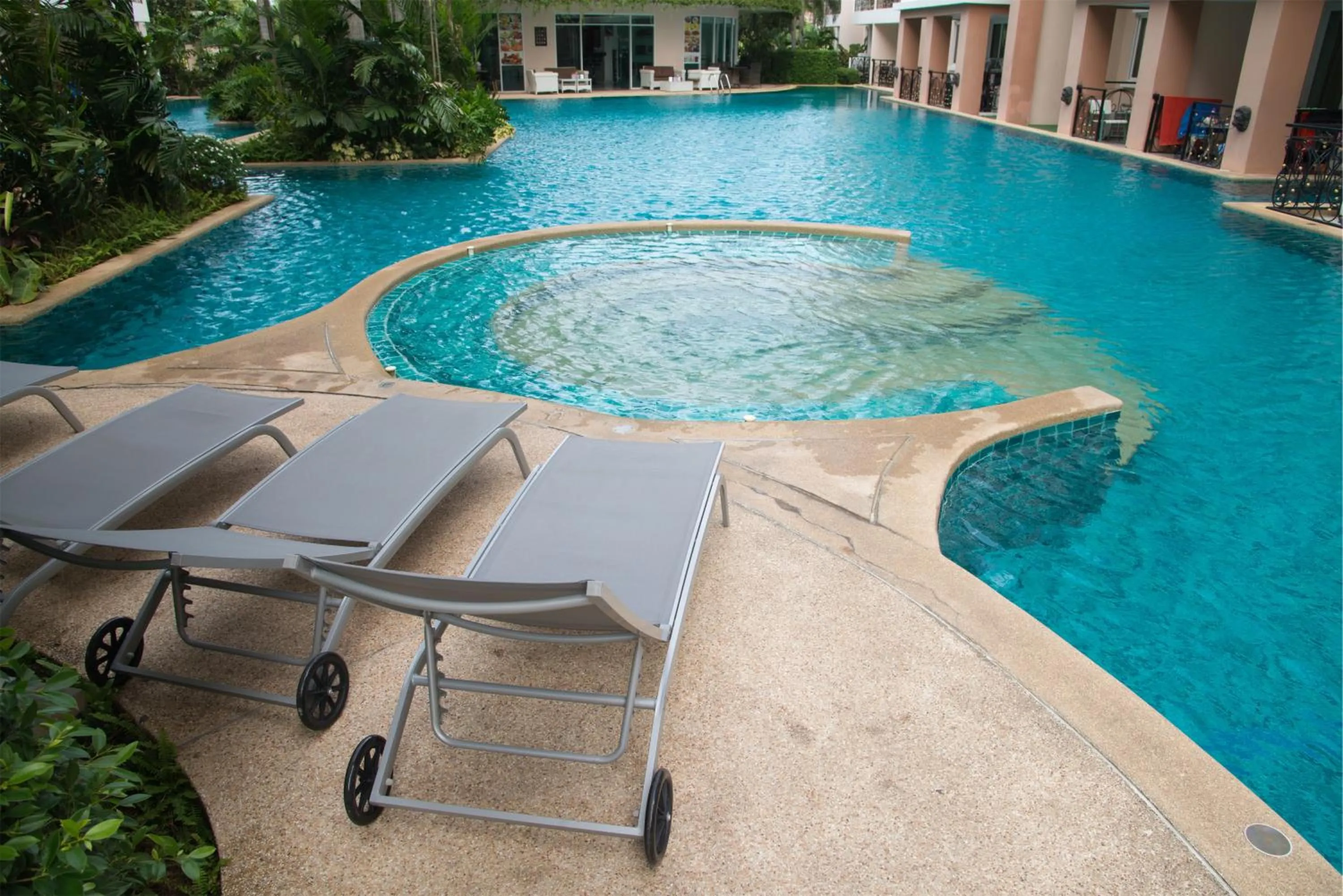 Swimming pool in Paradise Park Jomtien by Pattaya Sunny Rentals