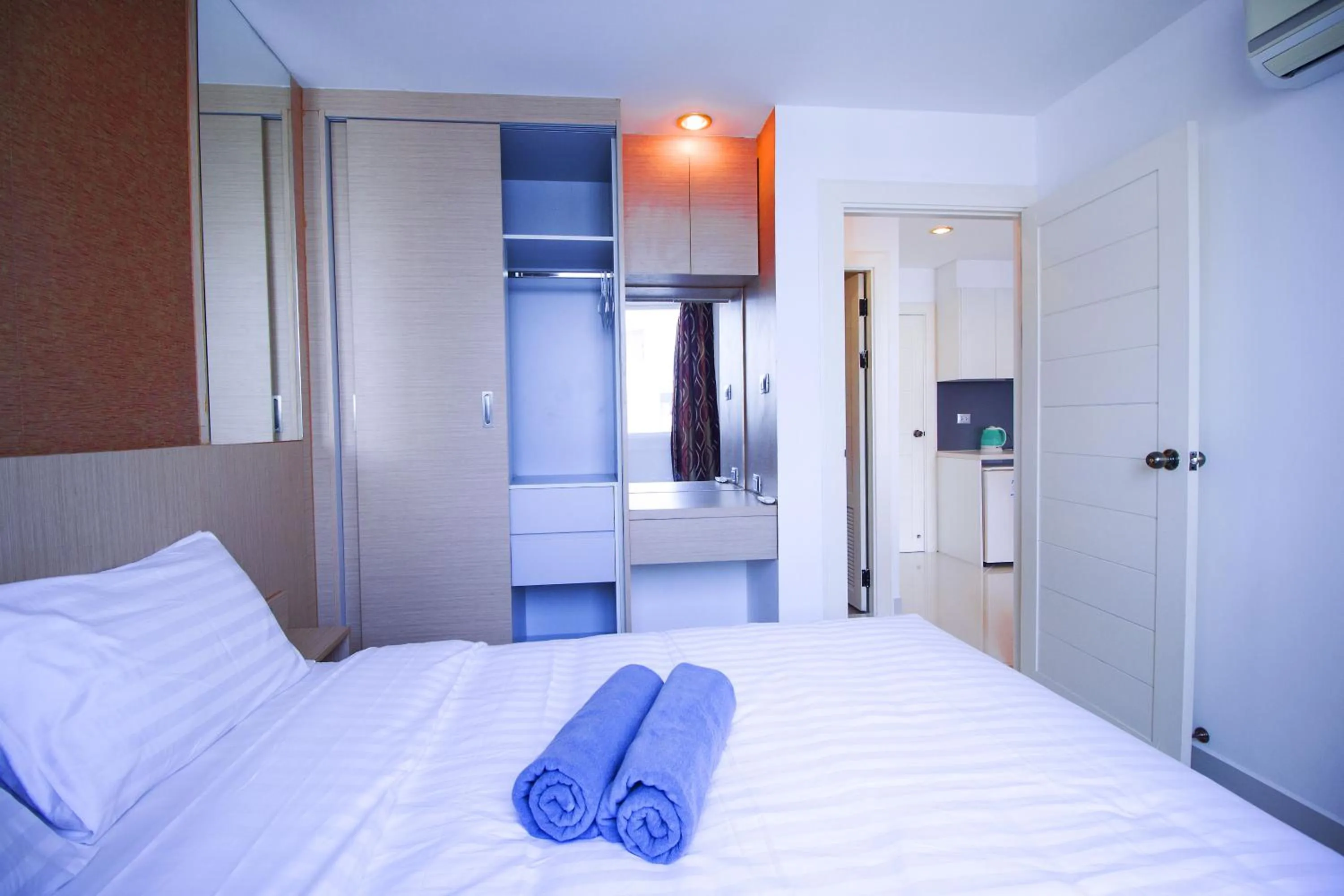 Bedroom, Bed in Paradise Park Jomtien by Pattaya Sunny Rentals