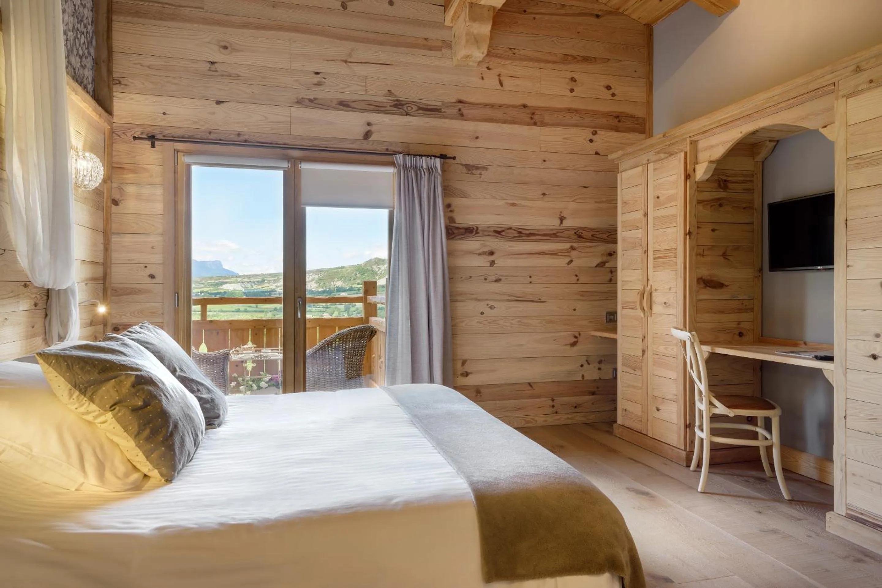 Balcony/Terrace, Bed in Hotel Viñas de Lárrede