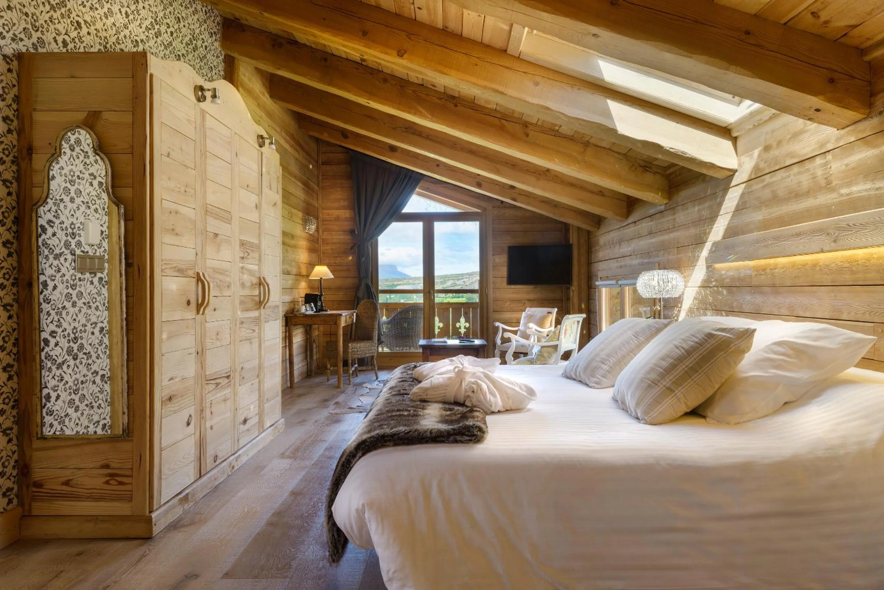 Photo of the whole room, Bed in Hotel Viñas de Lárrede