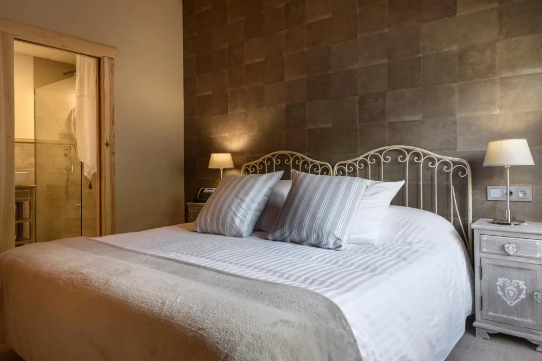 Bed in Hotel Viñas de Lárrede