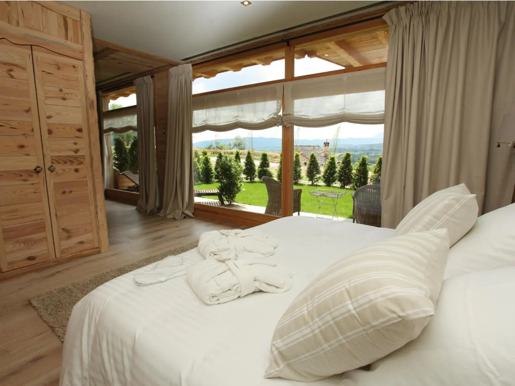 Day, Bed in Hotel Viñas de Lárrede Day, Bed in Hotel Viñas de Lárrede