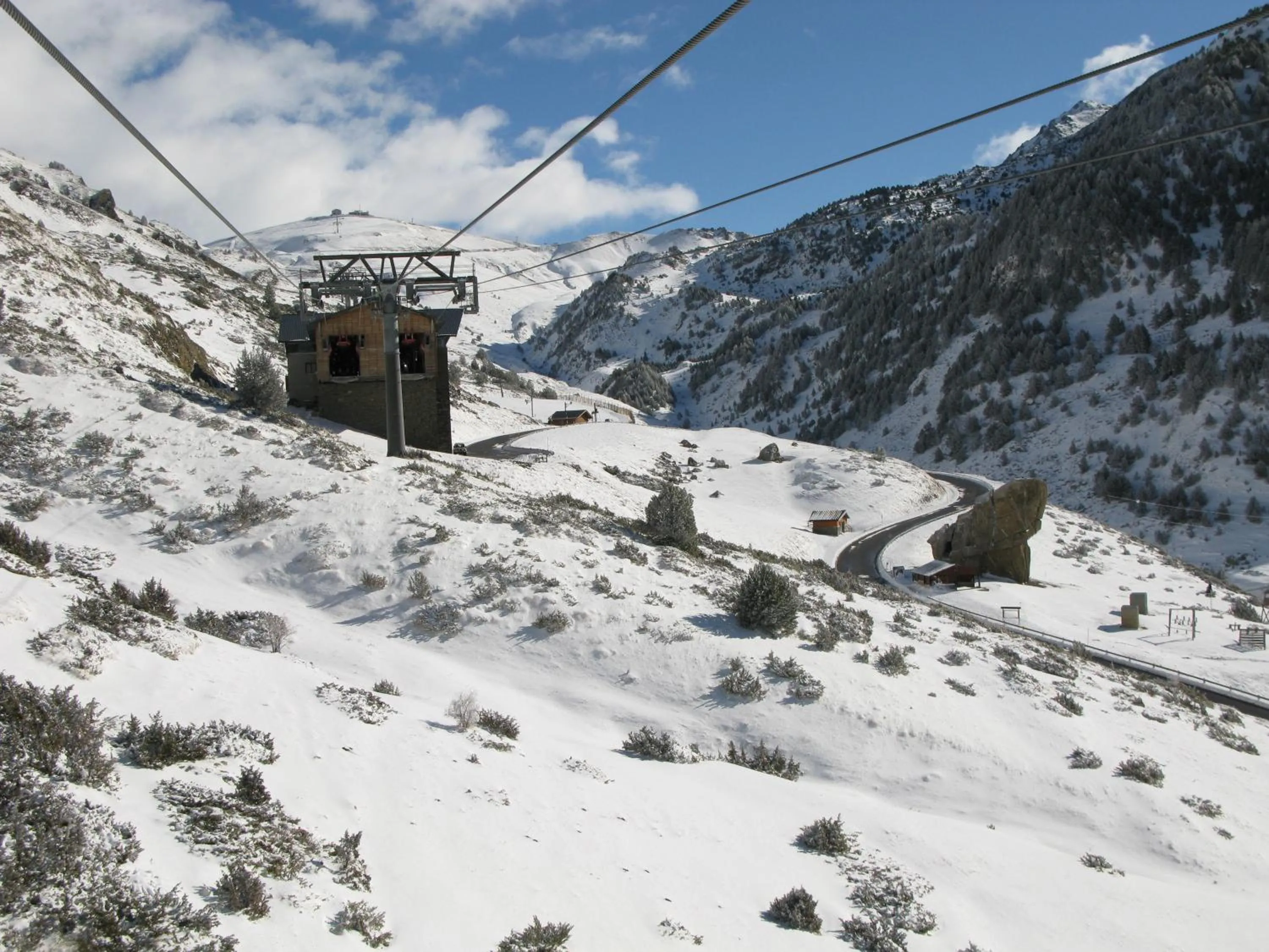 Skiing in Yomo Petit Paris