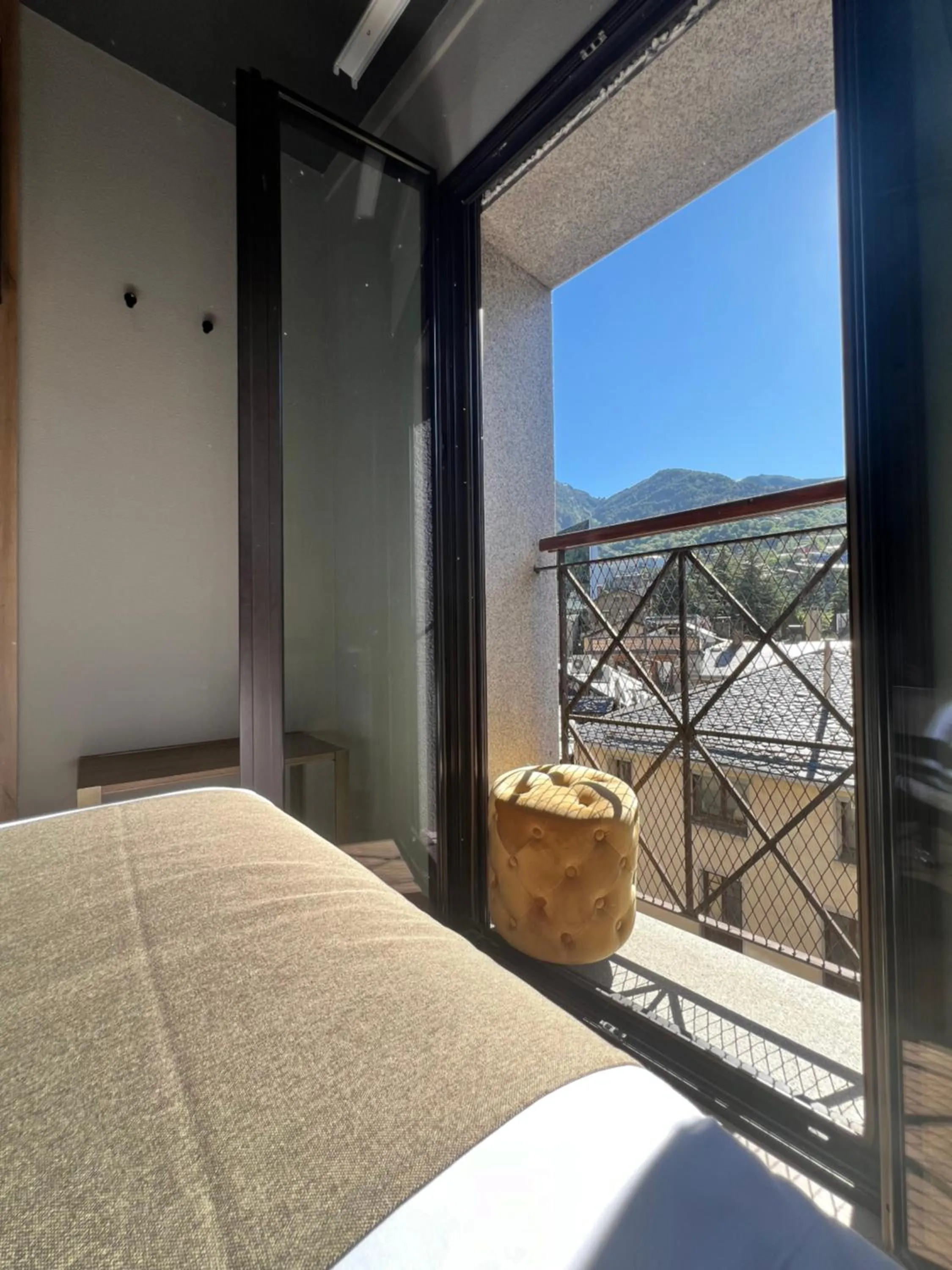 View (from property/room), Bed in Yomo Petit Paris