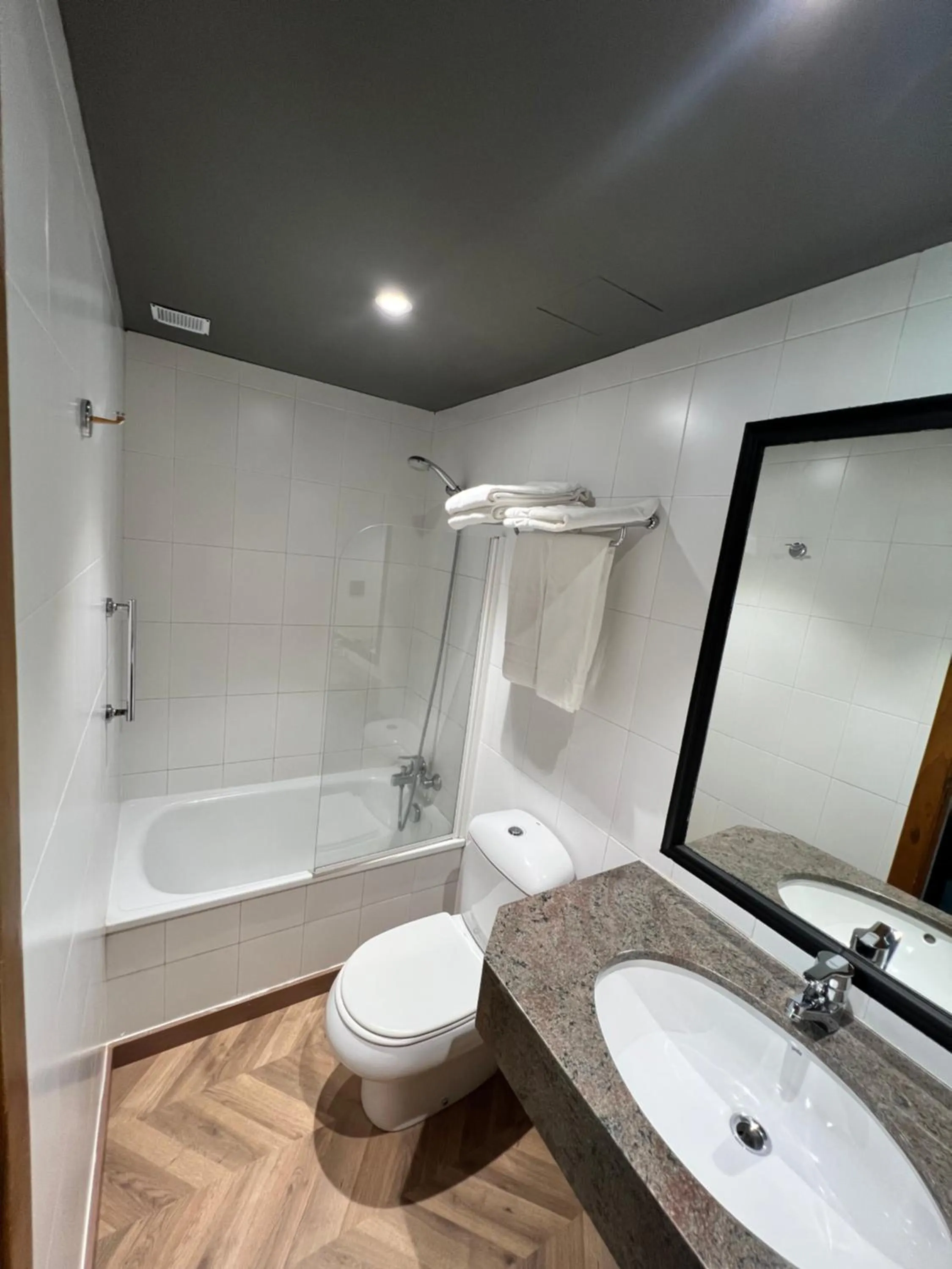 Bathroom in Yomo Petit Paris