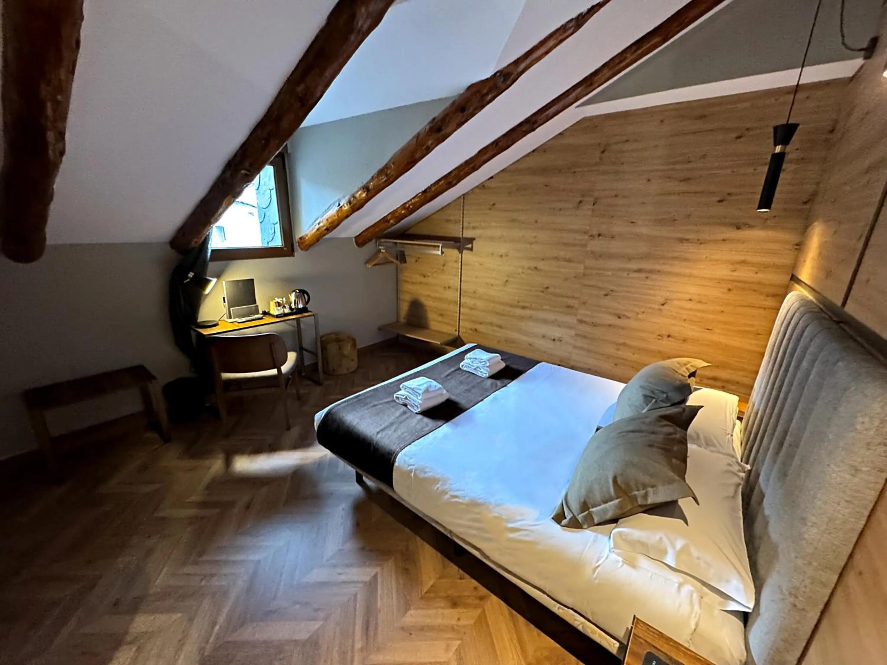 Photo of the whole room, Bed in Yomo Petit Paris