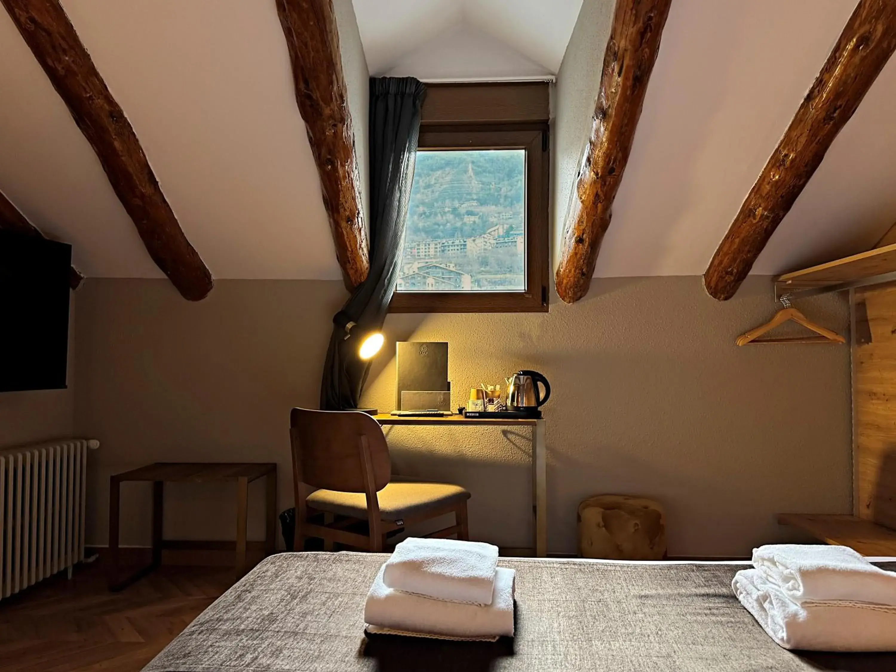 Photo of the whole room, Bed in Yomo Petit Paris Photo of the whole room, Bed in Yomo Petit Paris