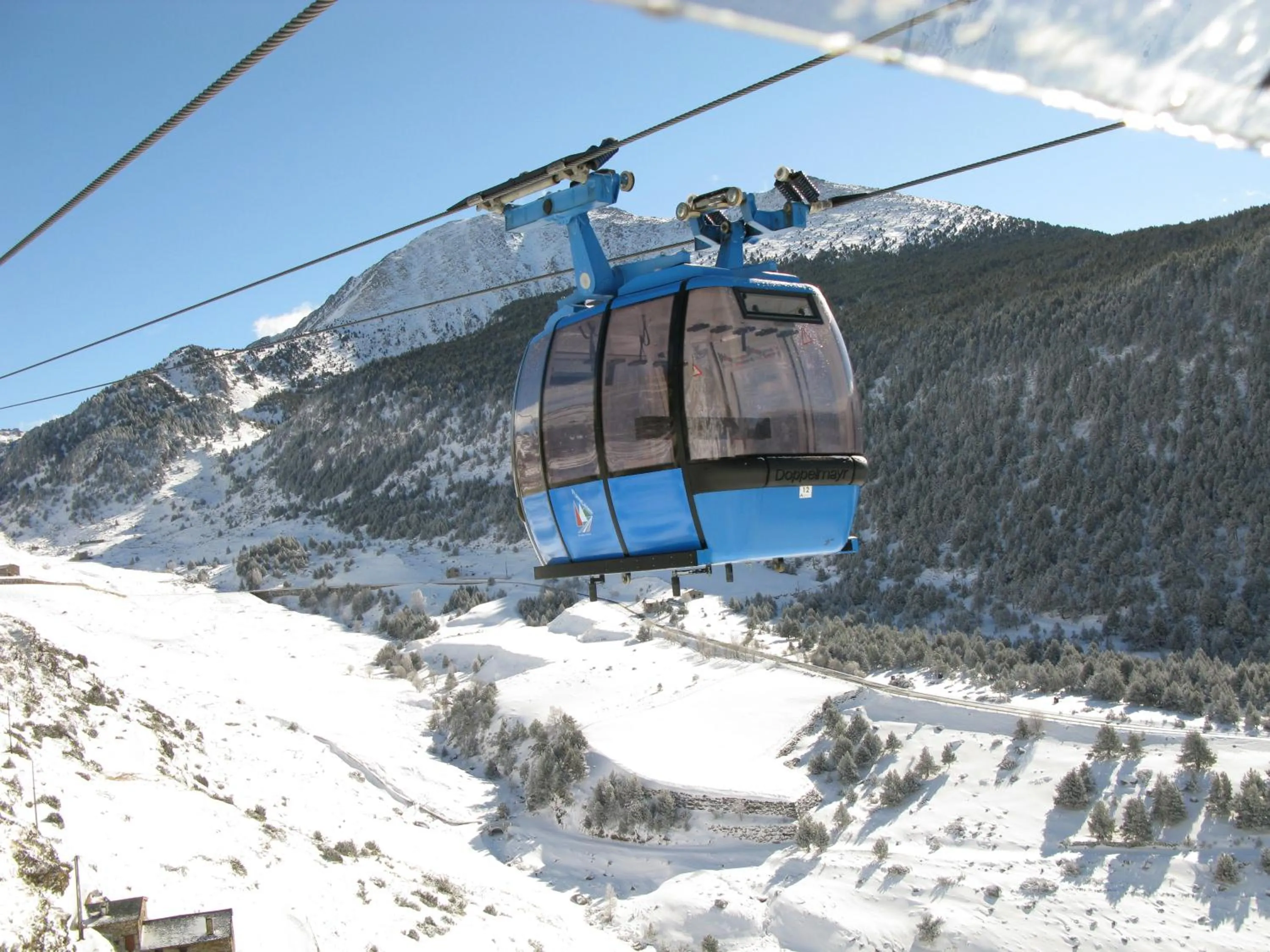 Skiing in Yomo Petit Paris
