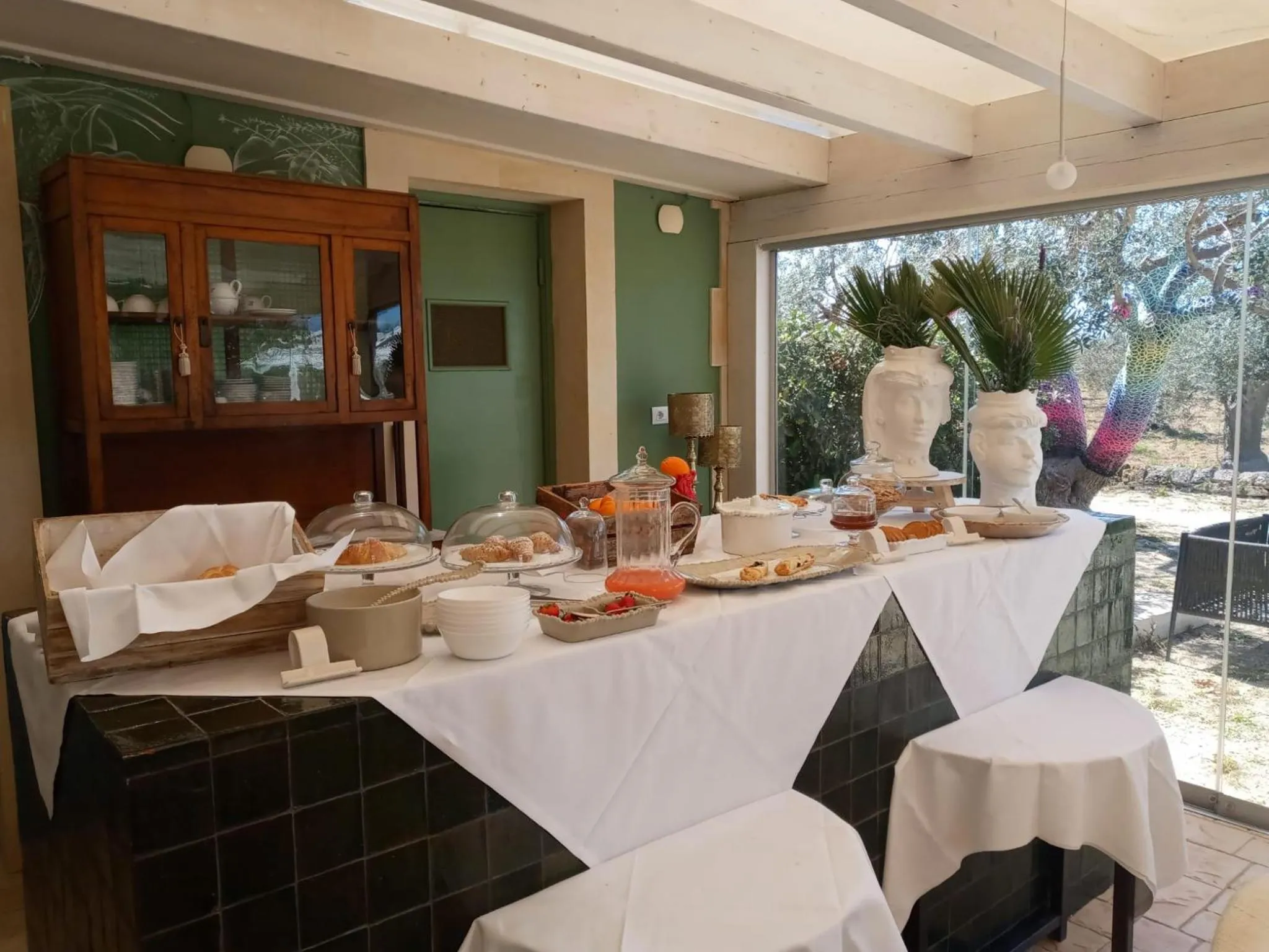 Restaurant/places to eat in Zahir Country House Boutique Hotel