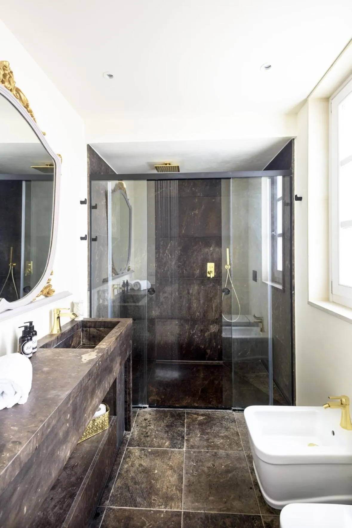 Shower in Zahir Country House Boutique Hotel