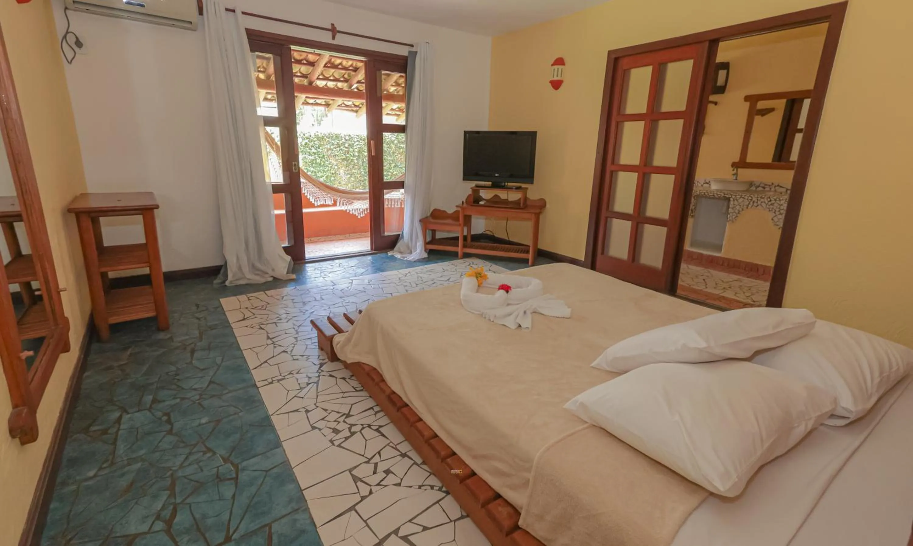 Photo of the whole room, Bed in Estação Santa Fé Hotel e Pousada