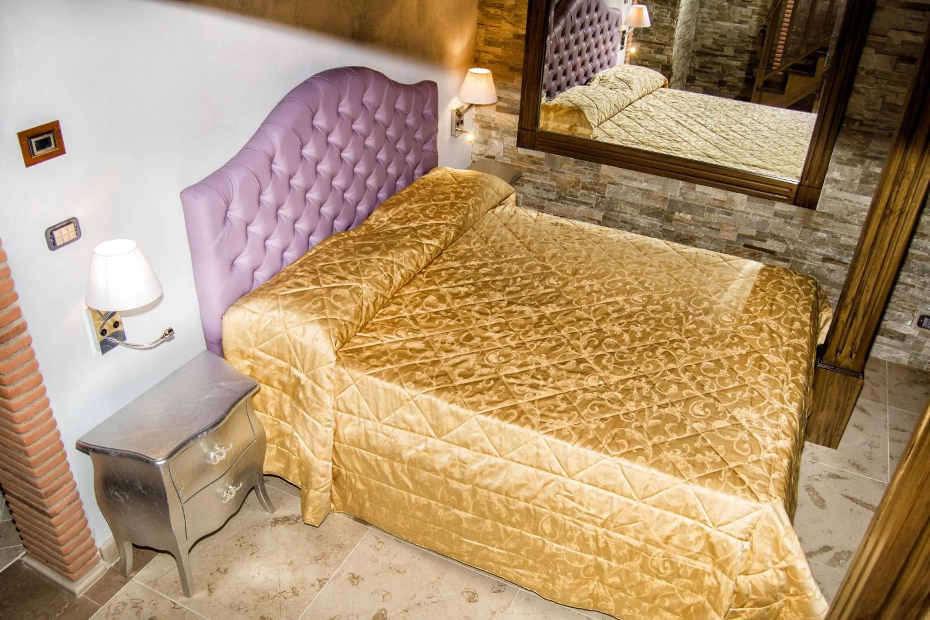 Decorative detail, Bed in B&B Casa Dilillo