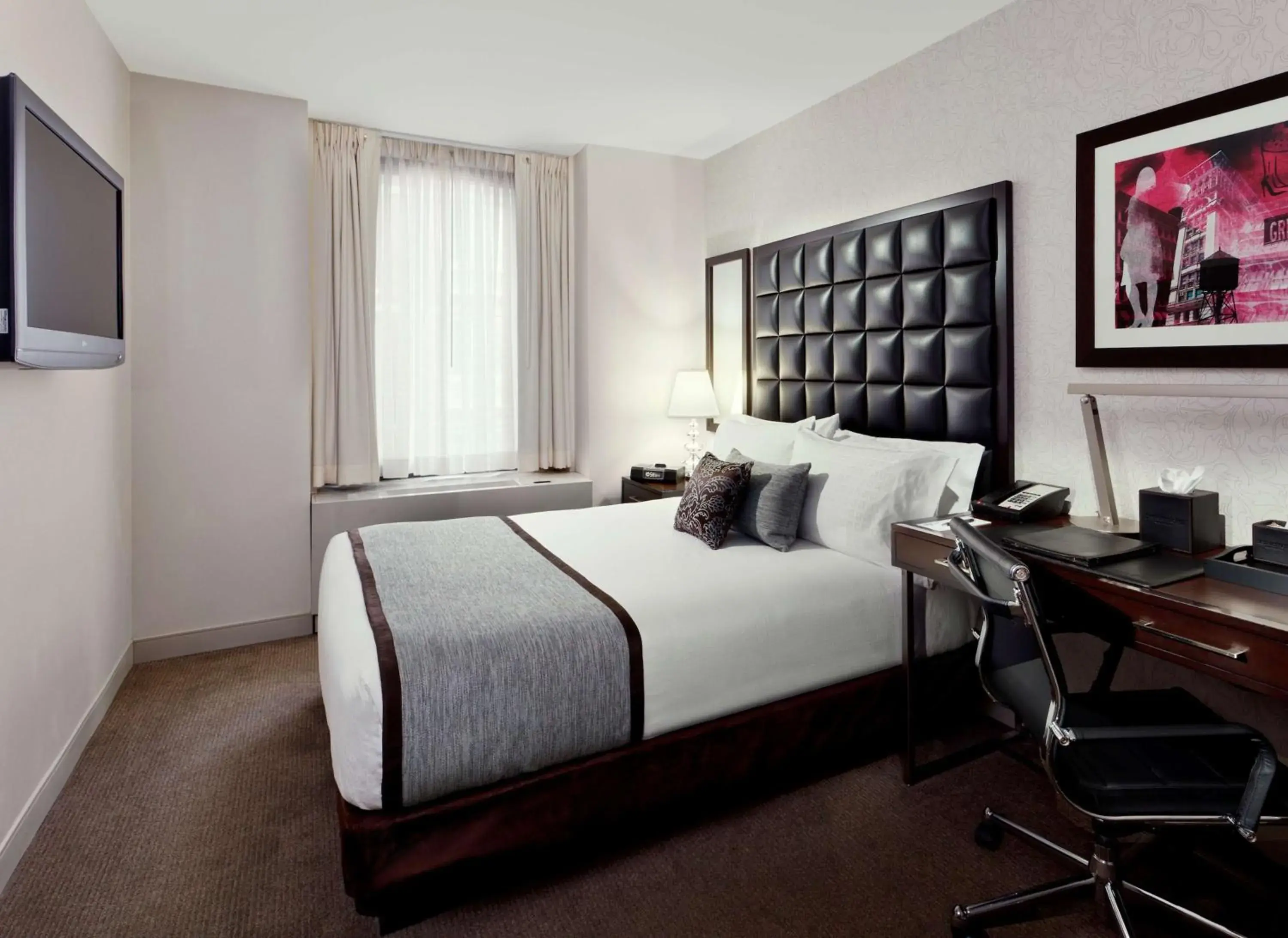 Bedroom, Bed in Distrikt Hotel New York City, Tapestry Collection by Hilton Bedroom, Bed in Distrikt Hotel New York City, Tapestry Collection by Hilton