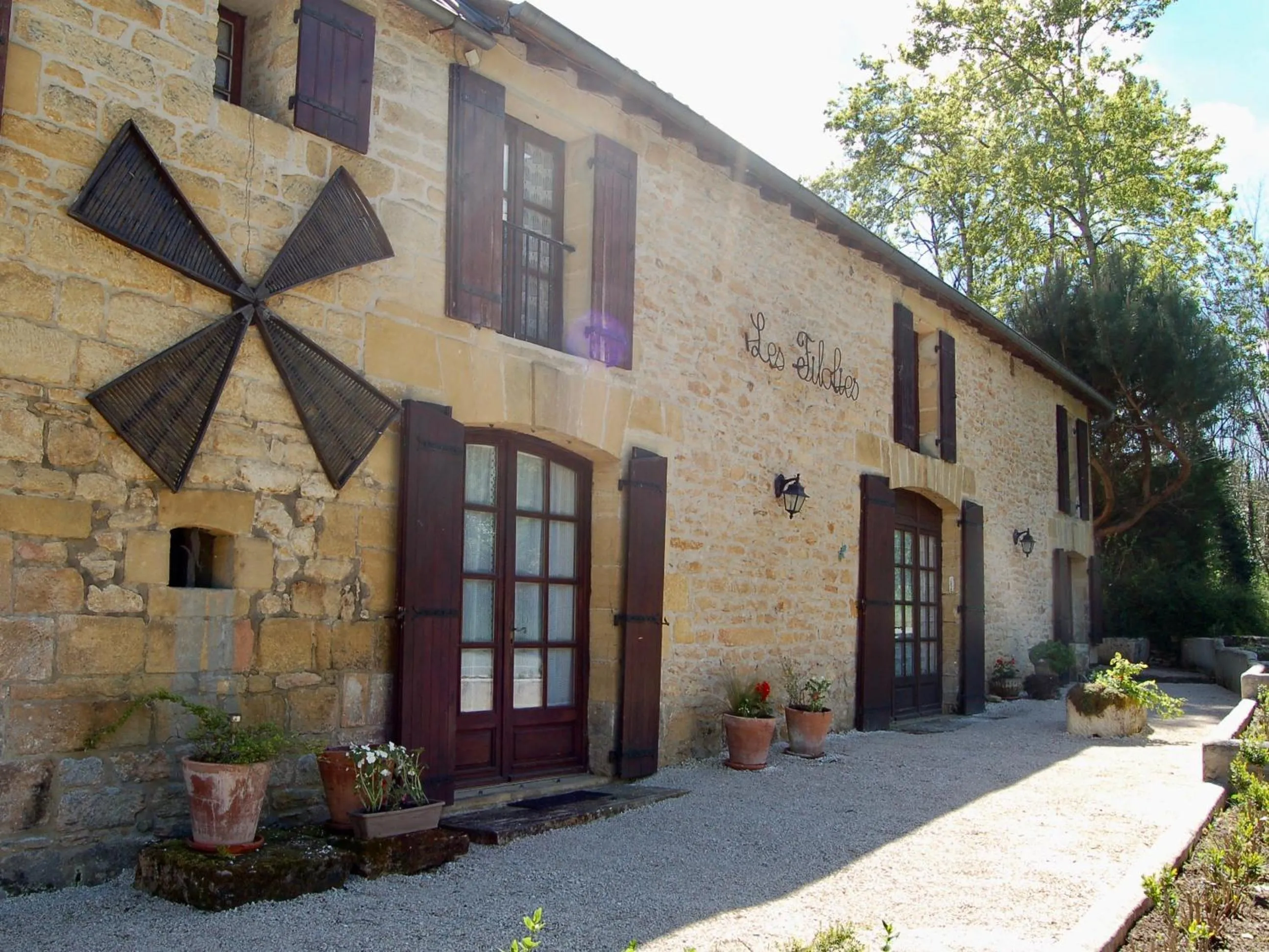 Property building in Les Filolies