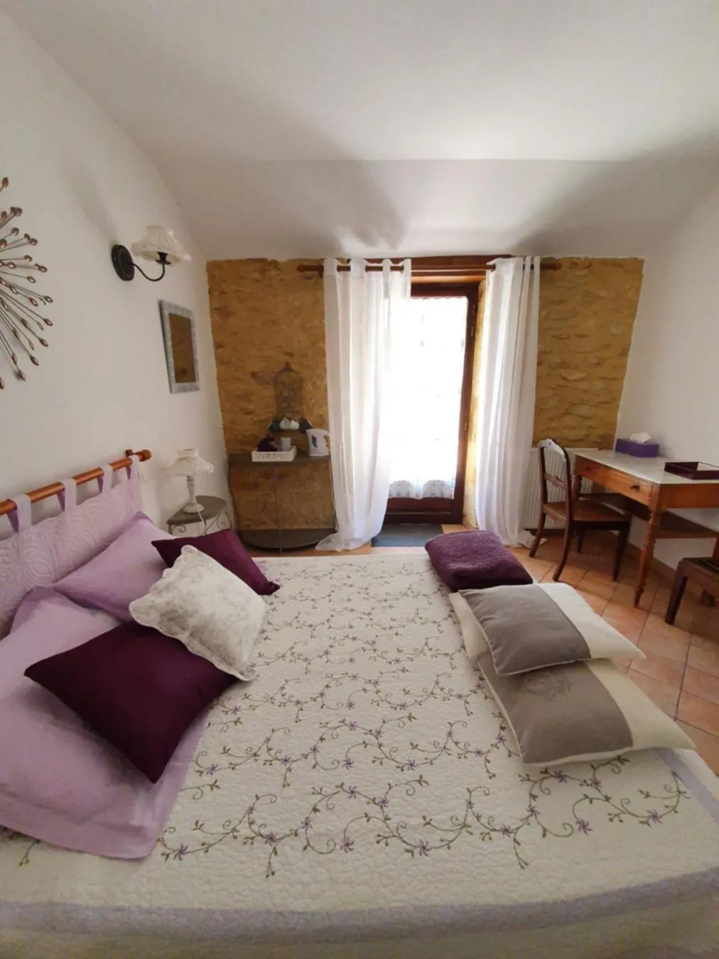 Photo of the whole room, Bed in Les Filolies