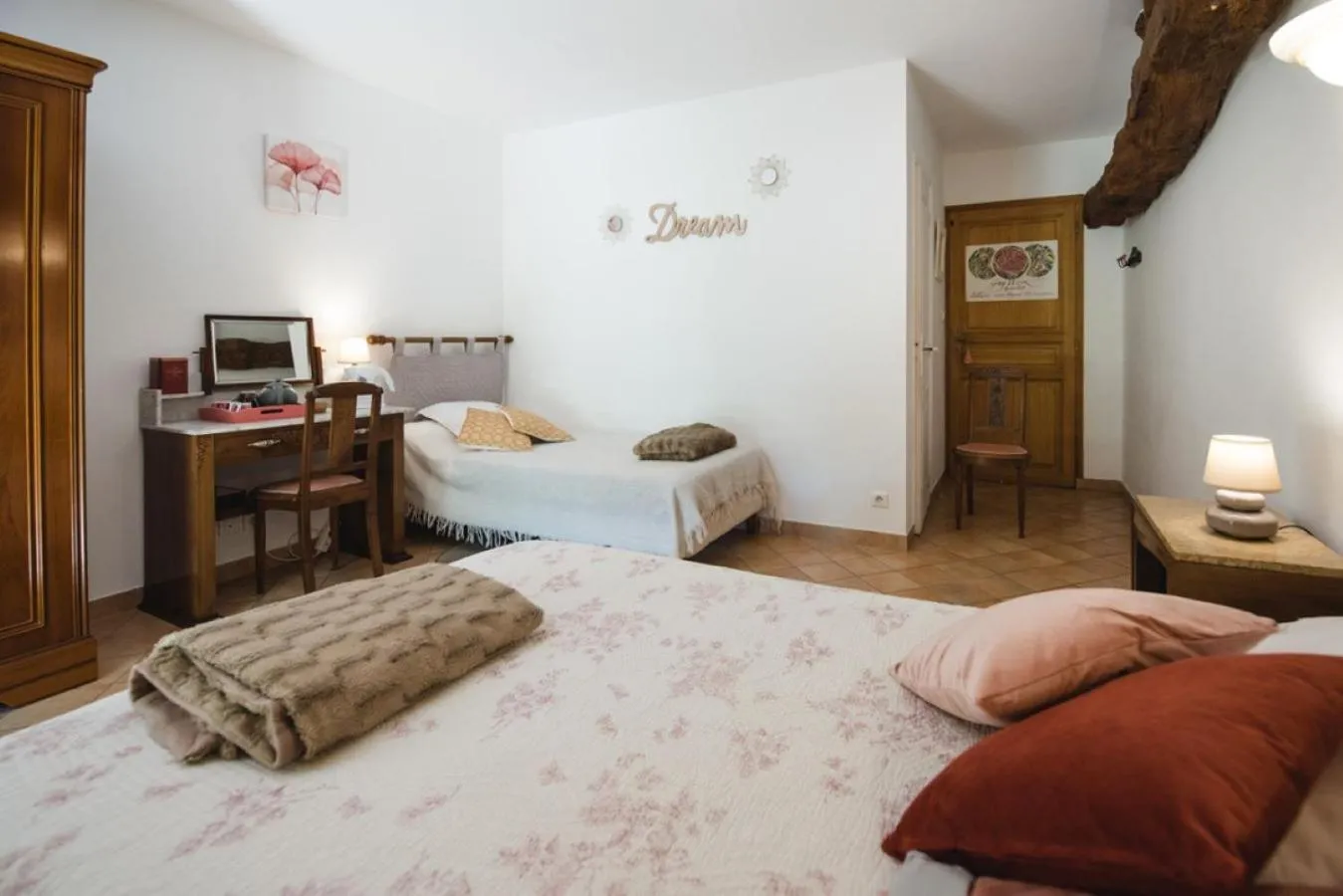 Photo of the whole room, Bed in Les Filolies