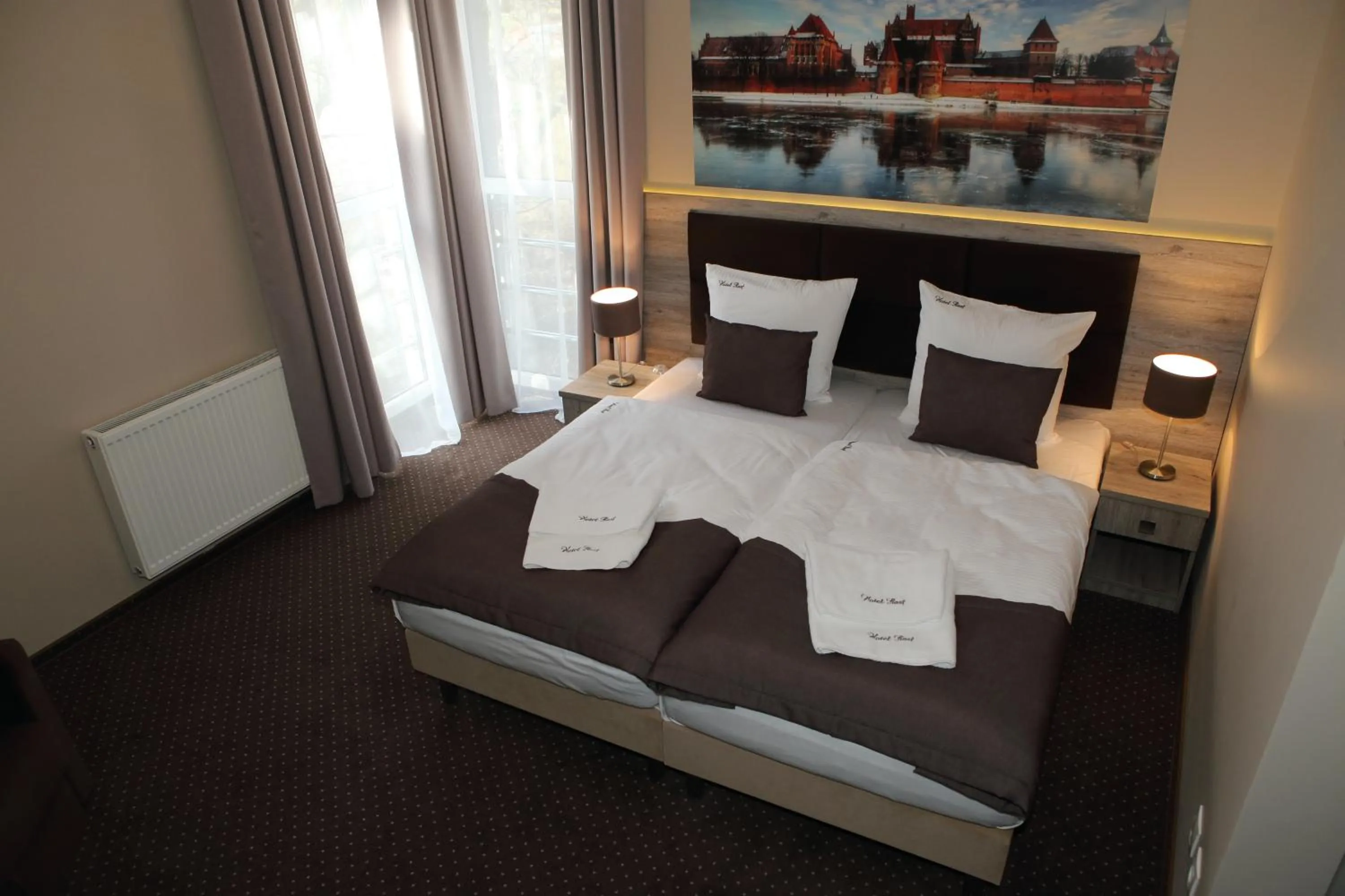 Property building, Bed in Hotel Piast przy Zamku