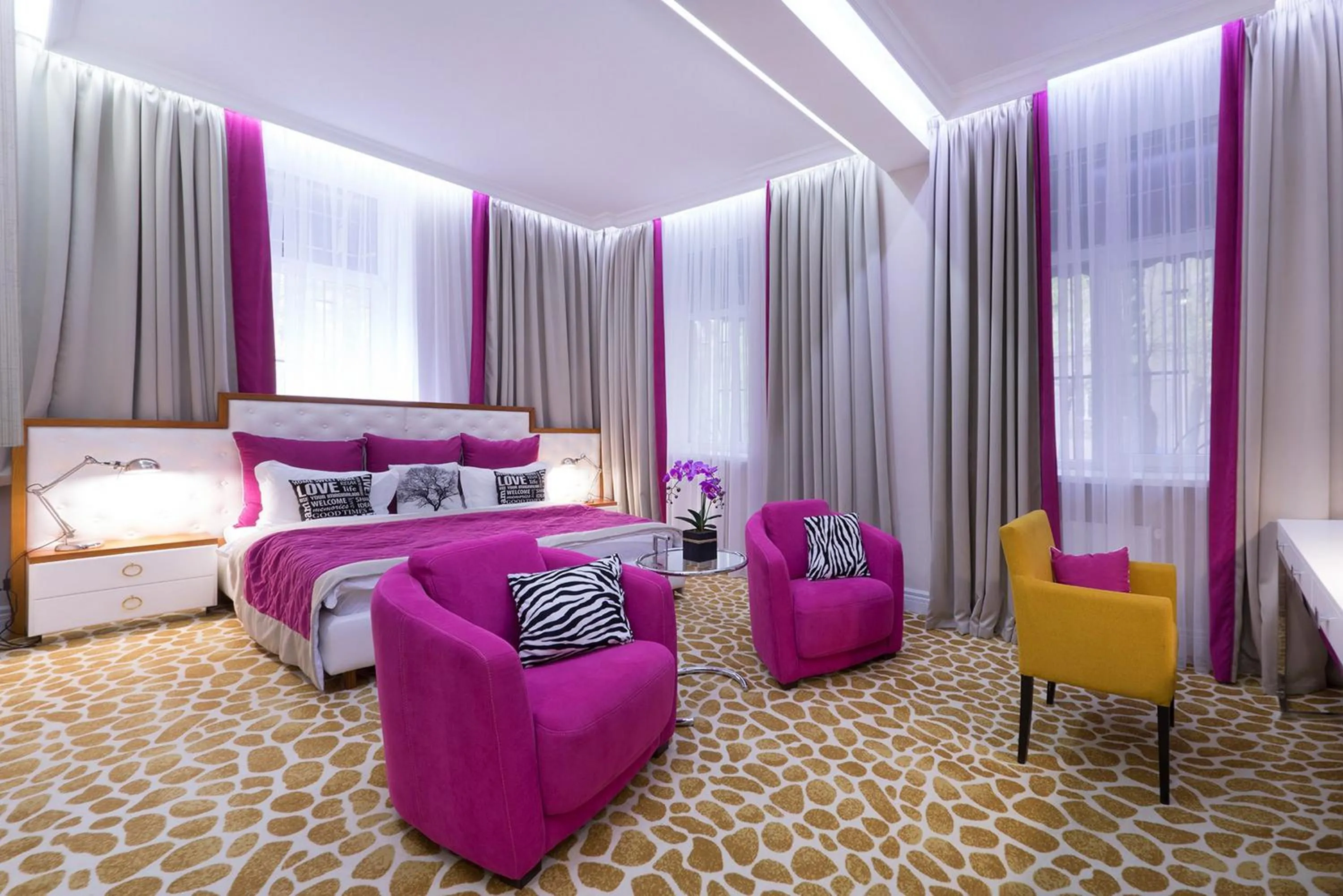 King Suite with Spa Bath - single occupancy in Mirax Sapphire Boutique Hotel