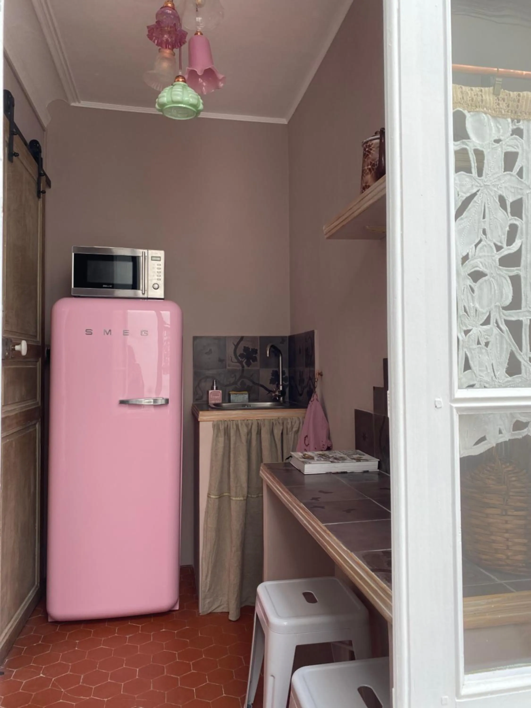 Kitchen or kitchenette in Le logis blanc bed&breakfast
