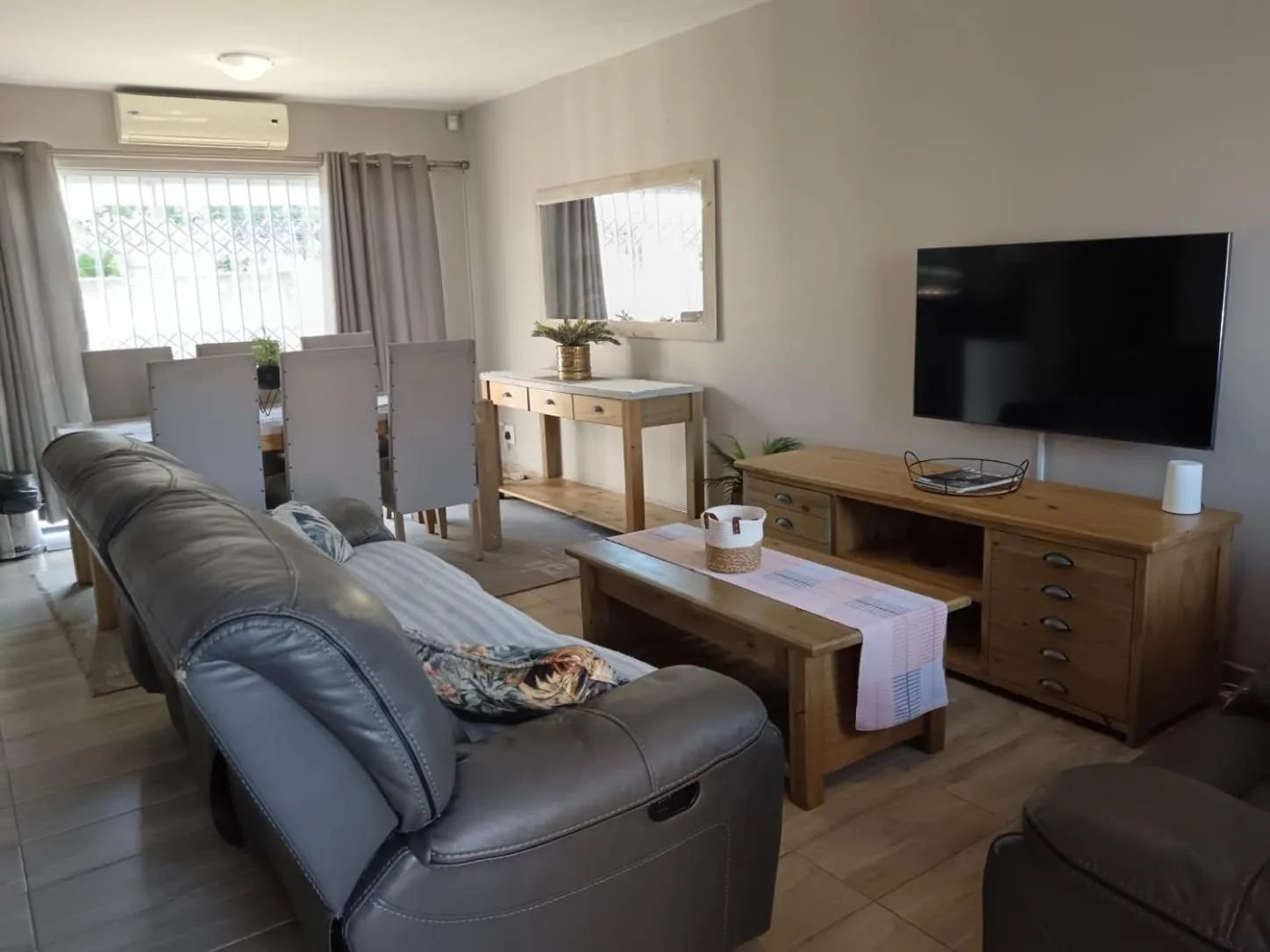 Lounge or bar in Hillton Manor Guest House