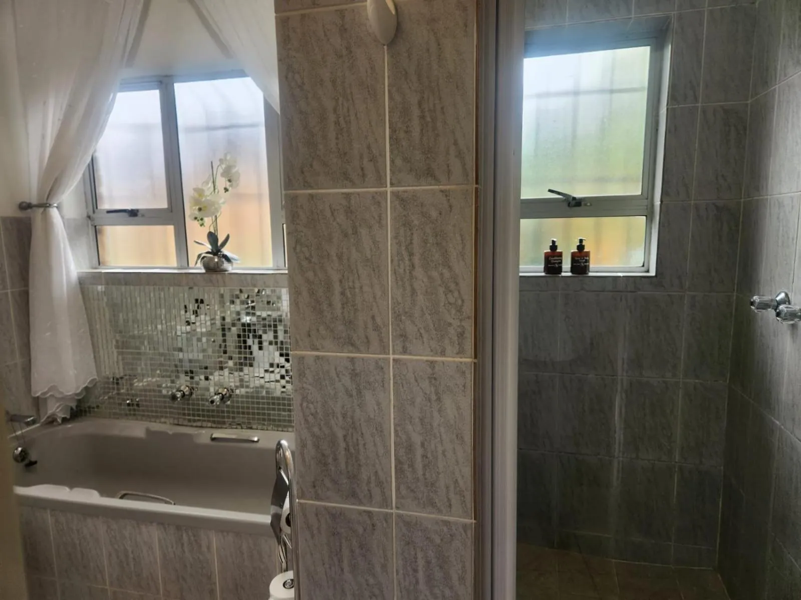 Bathroom in Hillton Manor Guest House