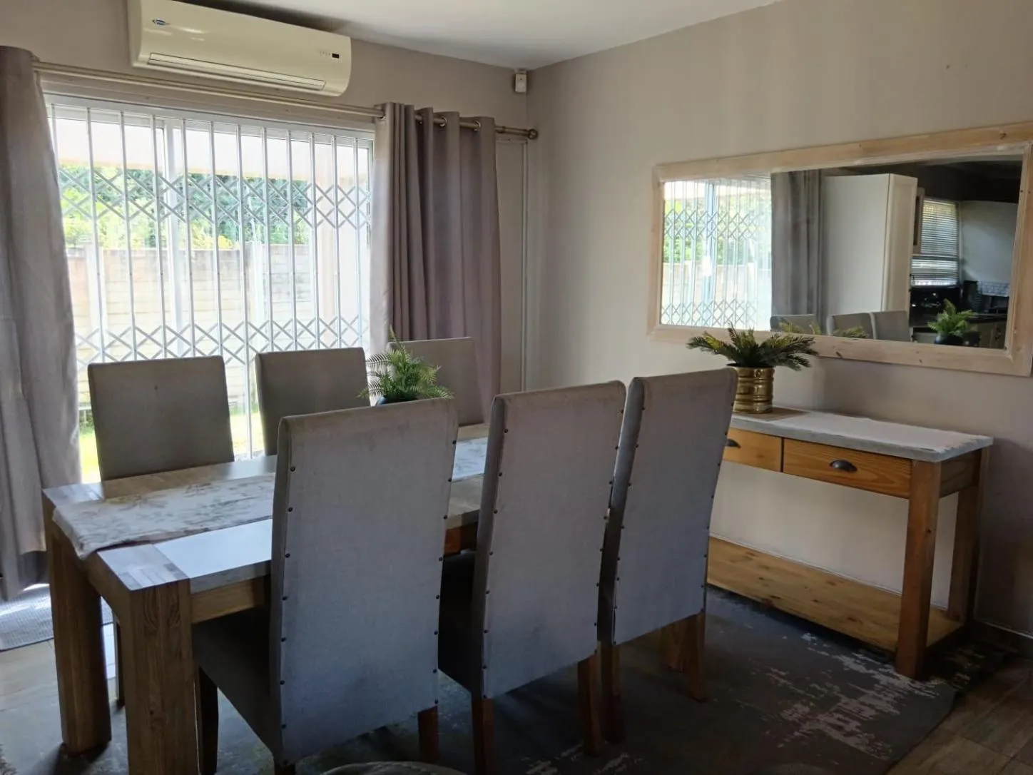 Dining area in Hillton Manor Guest House