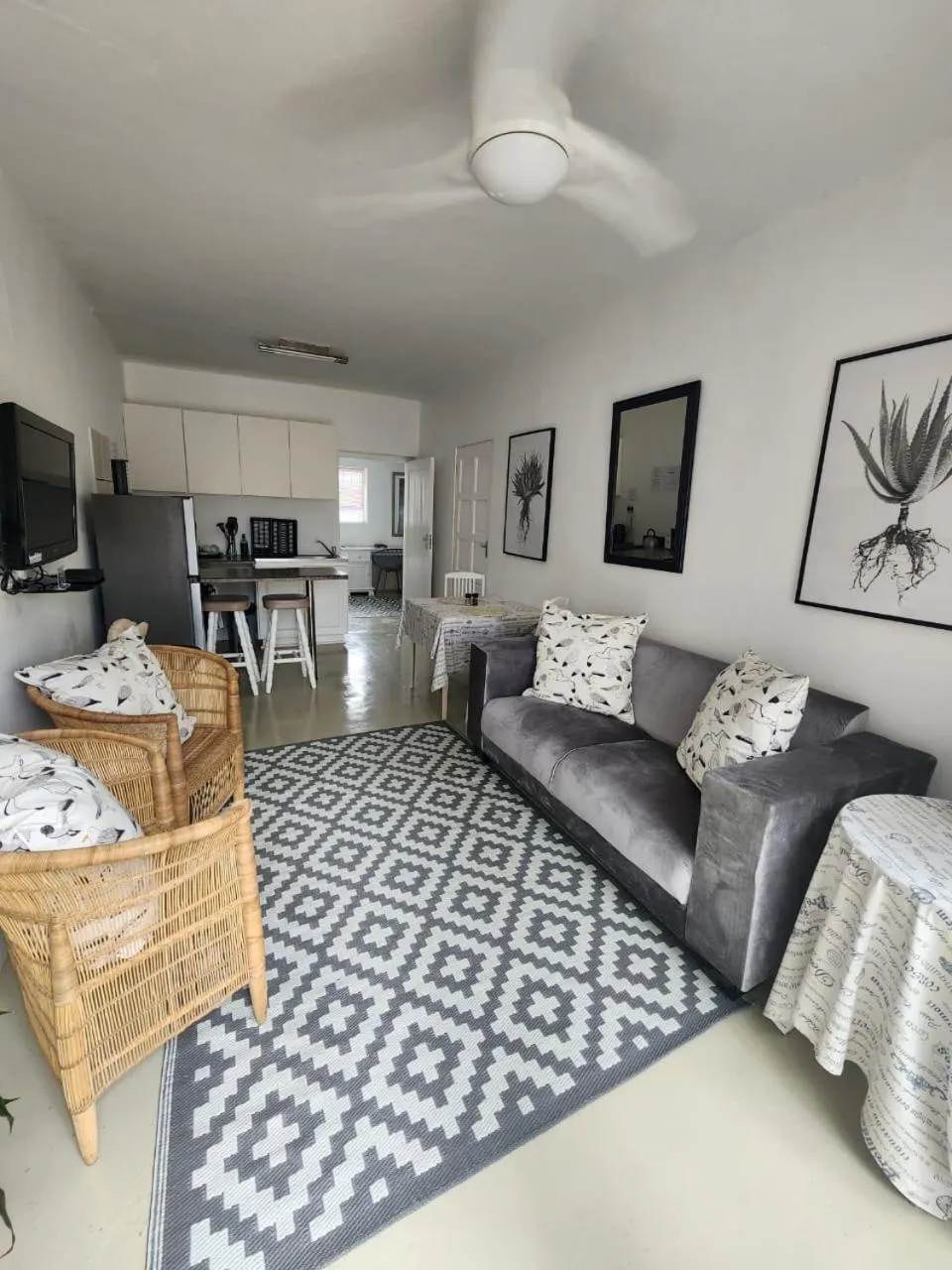 Kitchen or kitchenette in Hillton Manor Guest House
