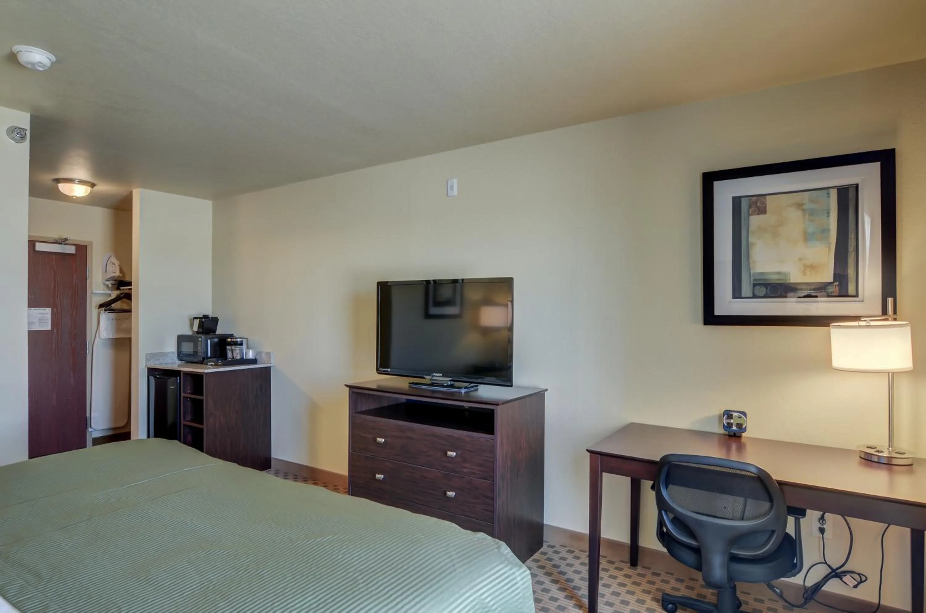 Bed in Cobblestone Inn & Suites - Ord