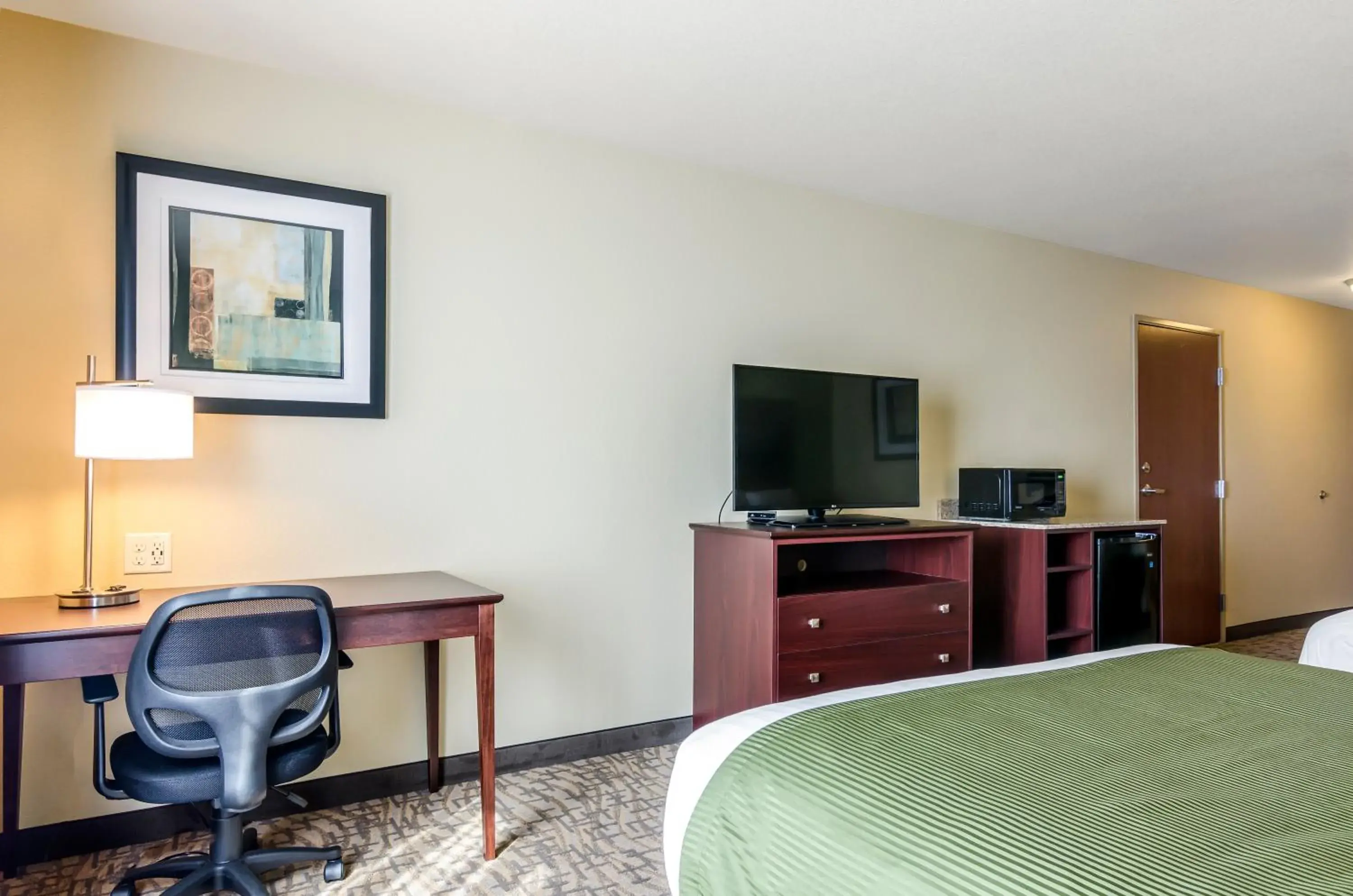 TV and multimedia, Bed in Cobblestone Inn & Suites - Ord TV and multimedia, Bed in Cobblestone Inn & Suites - Ord