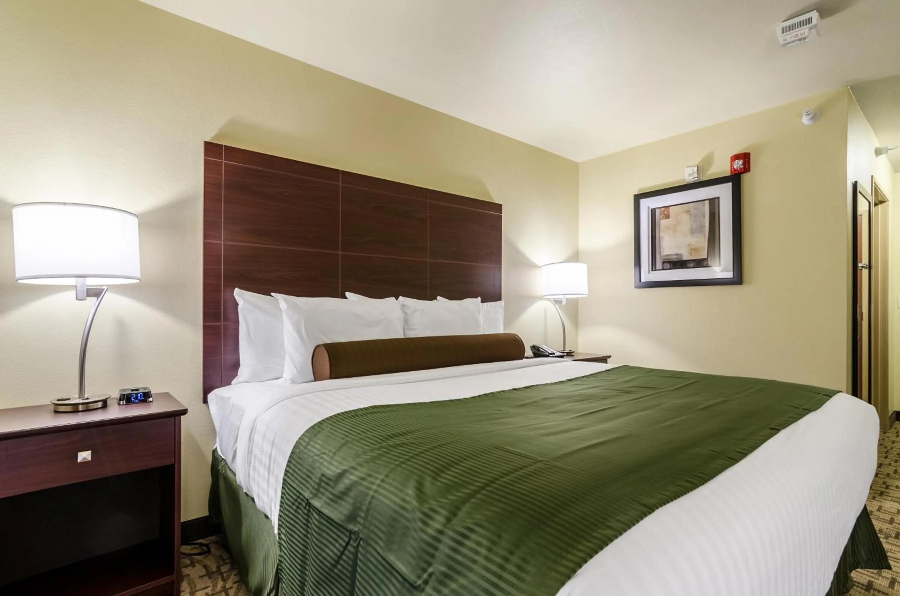 Bed in Cobblestone Inn & Suites - Ord