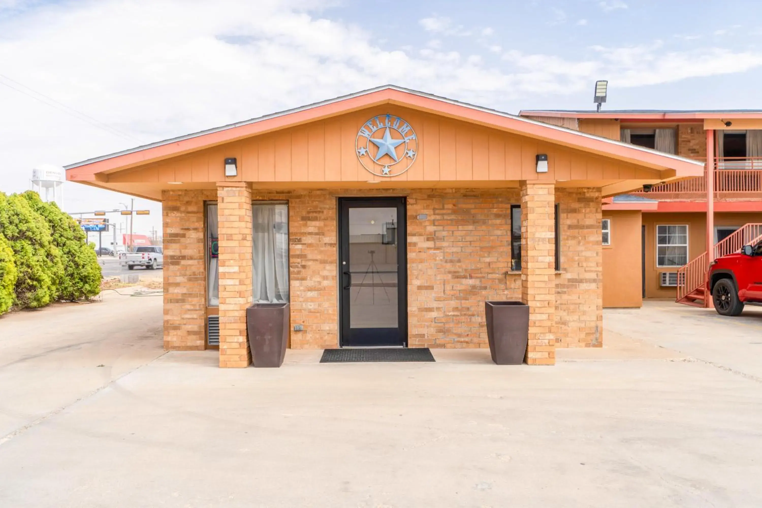 Property building in Crown Inn By OYO Denver Tx Property building in Crown Inn By OYO Denver Tx