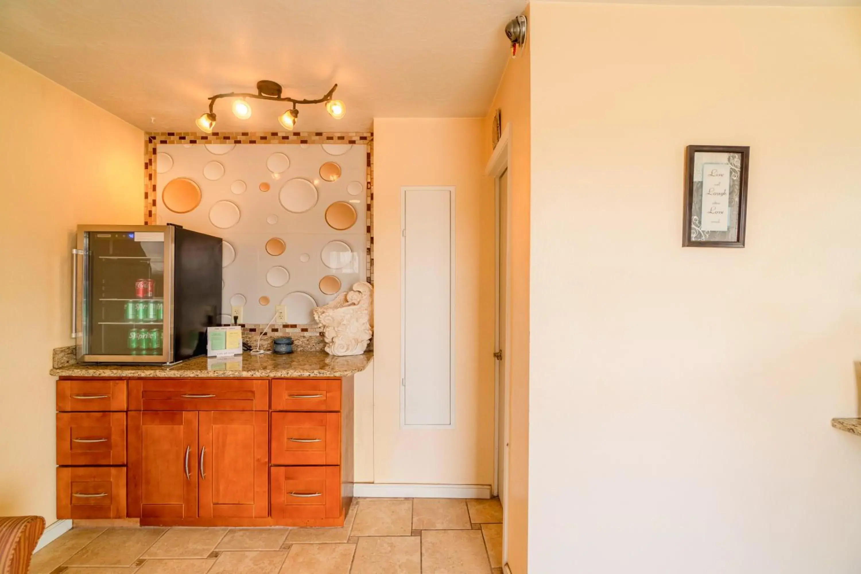 Lobby or reception in Crown Inn By OYO Denver Tx Lobby or reception in Crown Inn By OYO Denver Tx